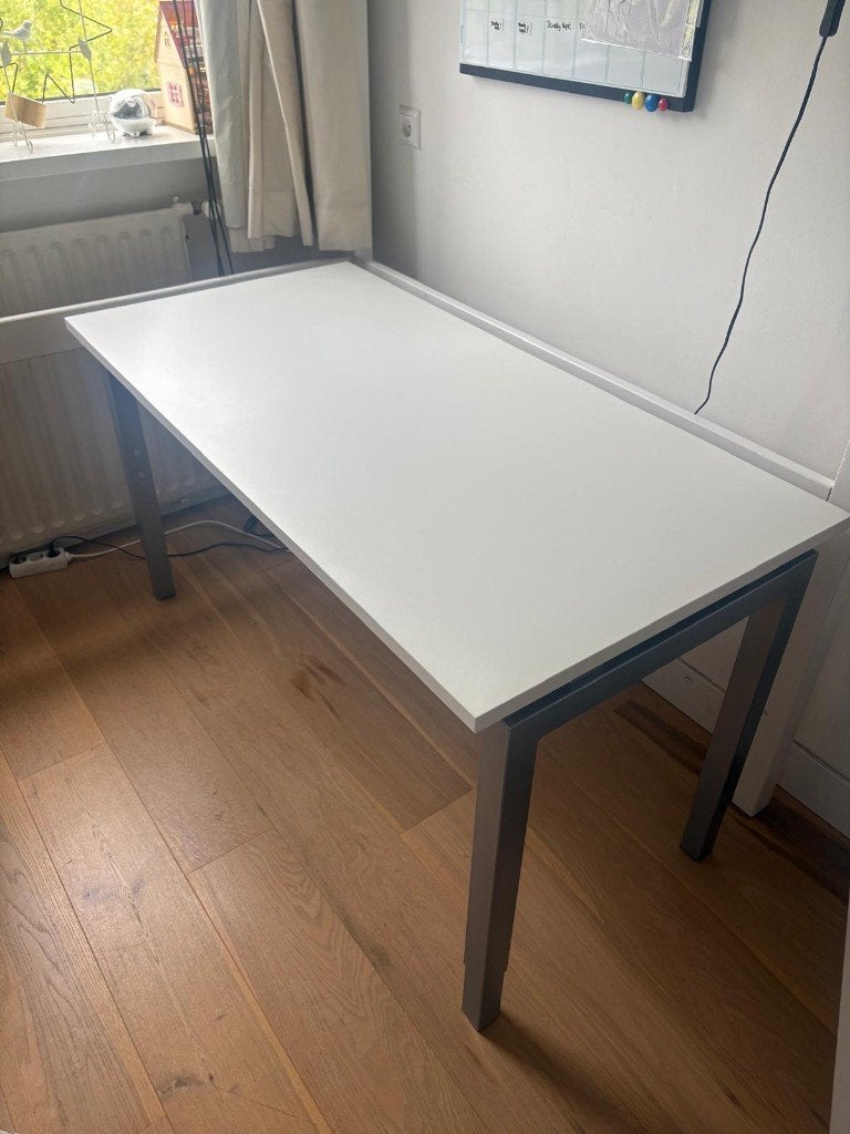 Wit in hoogte verstelbaar bureau, Huis en Inrichting, Ophalen, Metaal, Zo goed als nieuw, Computerbureau