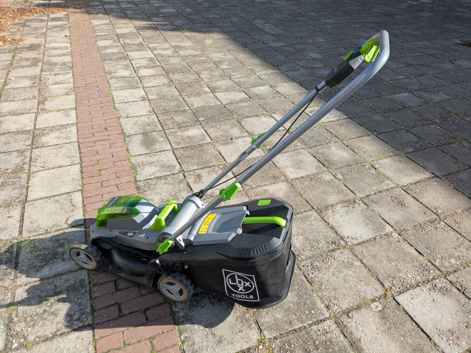 LUX-TOOLS Accu-grasmaaier, Tuin en Terras, Ophalen, Cirkelmaaier, Accu-grasmaaier, Zo goed als nieuw