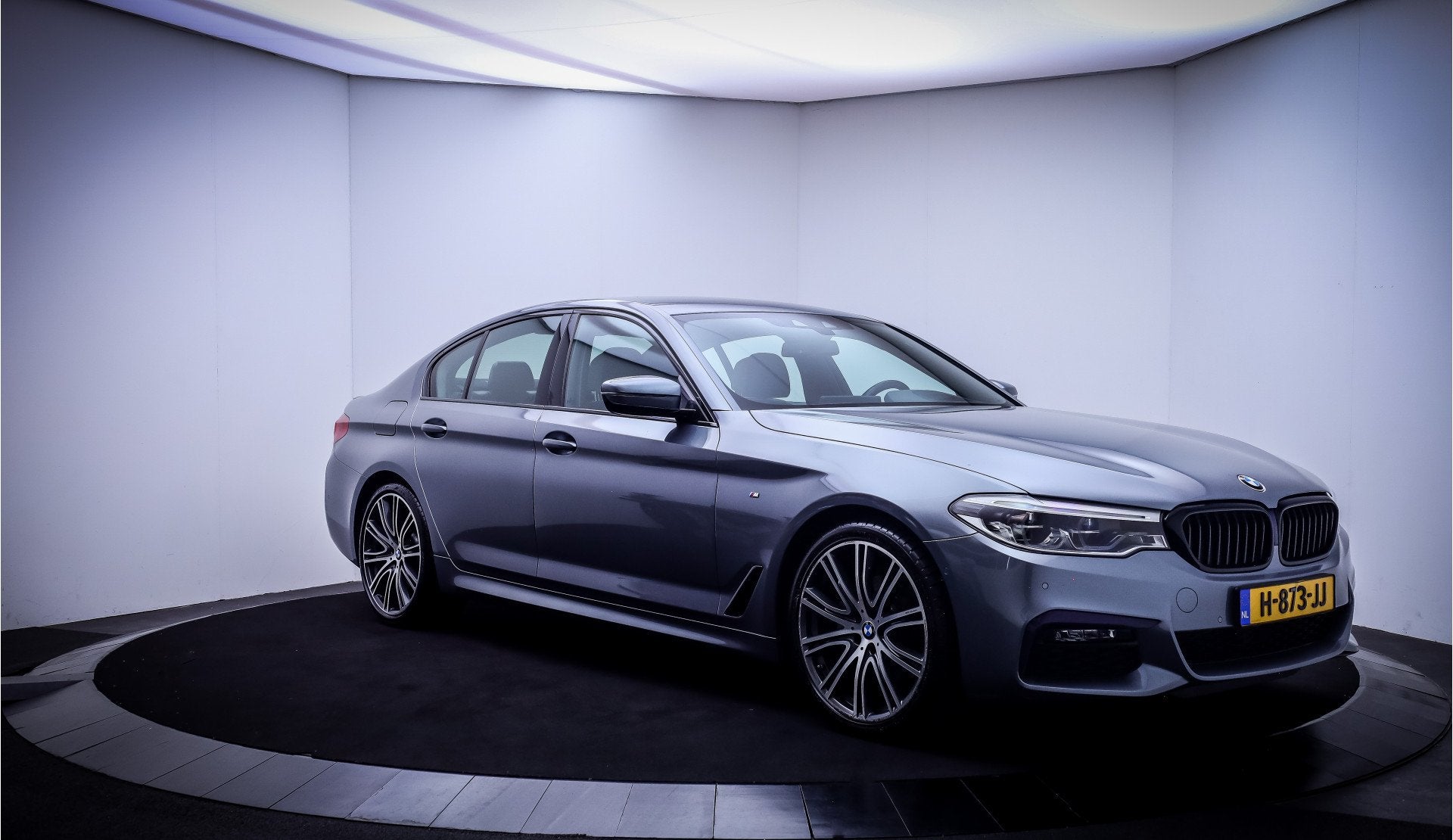 BMW 5 Serie 520iA M-SPORT High Executive Edition FULL LED |, 1998 cc, Achterwielaandrijving, Gebruikt, 4 cilinders