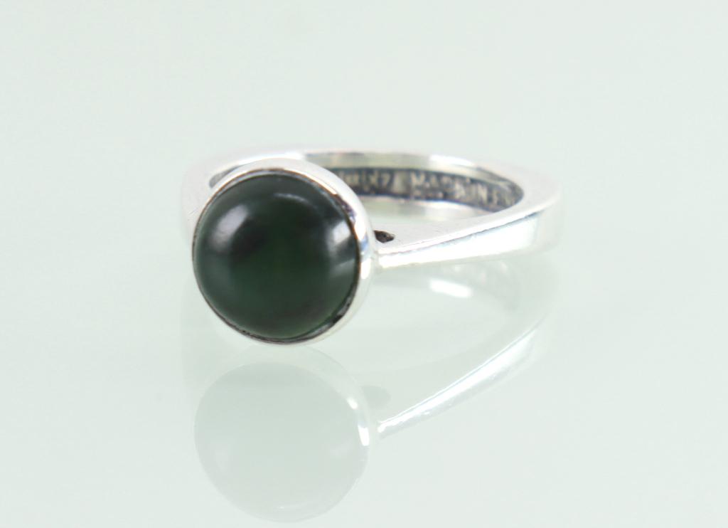 Zilveren ring met jade, Finland 1975, Ophalen of Verzenden, Zilver, Ring, Met edelsteen