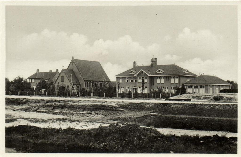 Front R.K. Kerk te Amsterdamscheveld. - ongelopen, Ophalen of Verzenden, 1960 tot 1980, Ongelopen, Drenthe