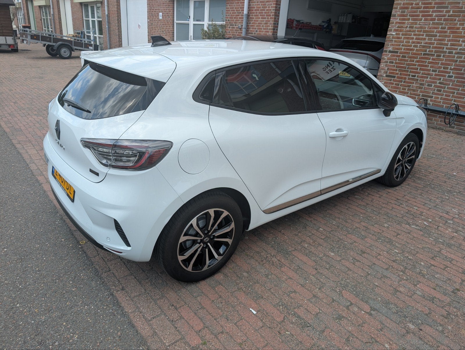 Renault Clio 1.6 E-tech Hybrid 140pk 2024 Wit, Origineel Nederlands, 1248 kg, 93 pk, 1598 cc