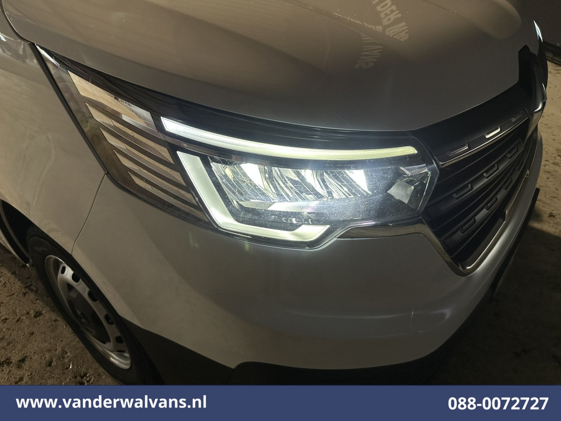 Renault Trafic 2.0 dCi 130pk L2H1 Euro6 Airco | LED | Cruise, Auto's, Voorwielaandrijving, Dealer onderhouden, Stof, Gebruikt