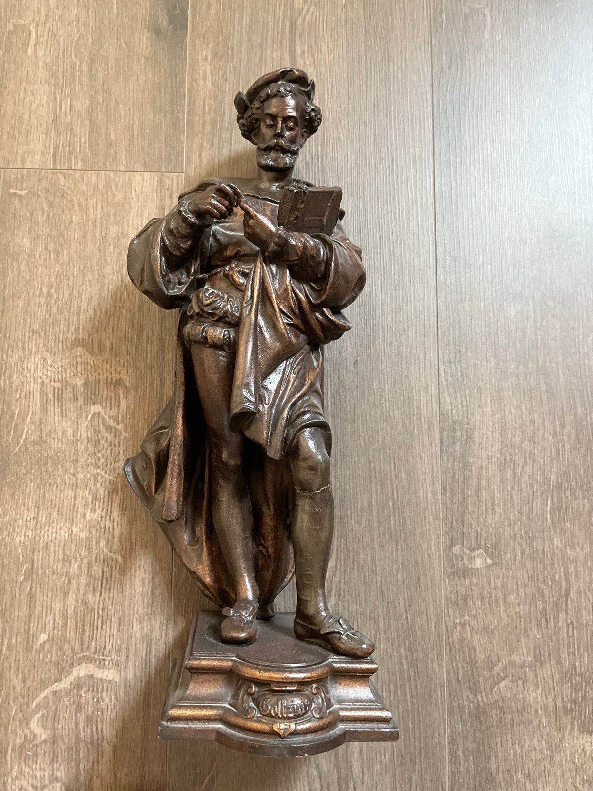 Antiek bronzen beeld van man met boek, gesigneerd Gullany, Ophalen, Brons, Beeld, Bruin