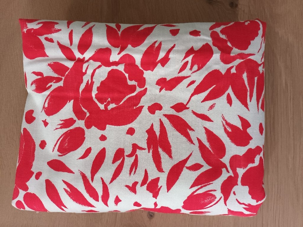 Stevige lap stof wit met patroon van rode bloemen 150 x 185, Ophalen of Verzenden, Nieuw, 30 tot 200 cm, 120 cm of meer