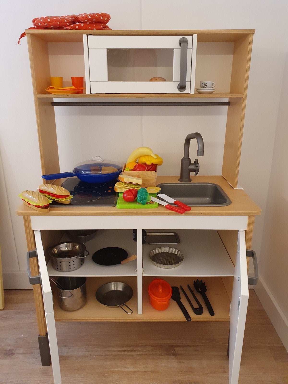 Ikea Duktig speelkeuken met accessoires en etenswaren, Ophalen, Gebruikt, Ontdekken, Met licht