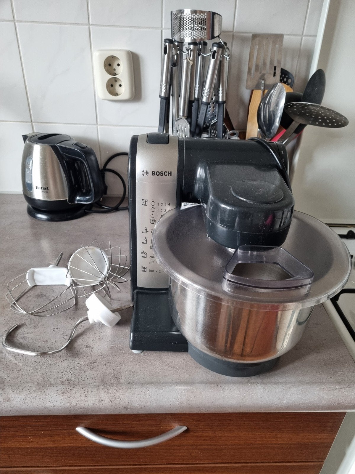 Bosch Keukenmachine met RVS kom en diverse accessoires, Gebruikt, Ophalen of Verzenden, Vaatwasserbestendig, 3 snelheden of meer