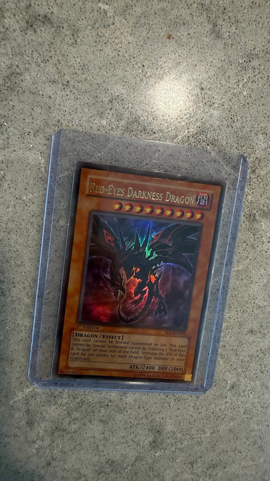 Red-Eyes Darkness Dragon - Yu-Gi-Oh! SD1-EN001- 1e Edition, Ophalen of Verzenden, Zo goed als nieuw, Losse kaart