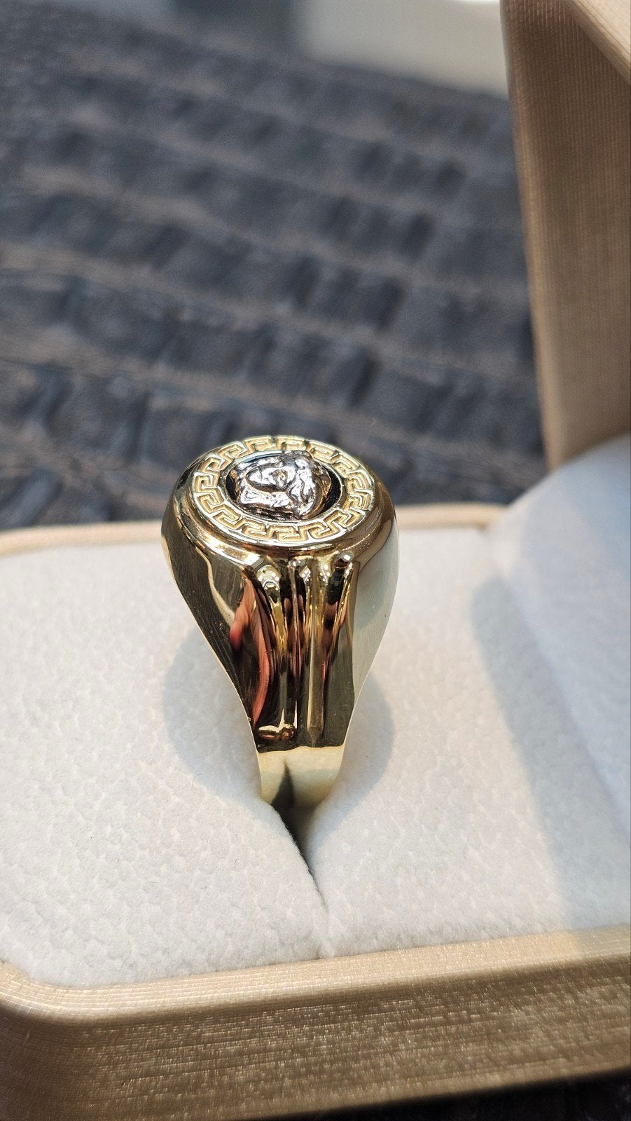 Prachtige 14k gouden ring Versace Medusa, 19 tot 20, Heer, Nieuw, Ophalen of Verzenden