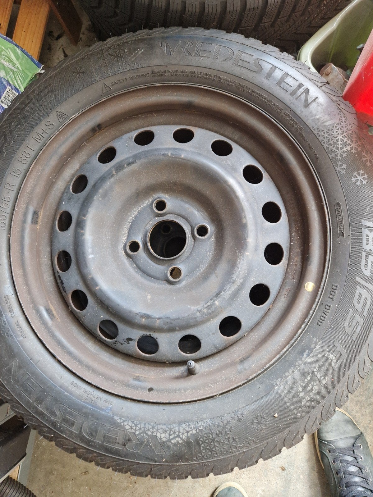 Vredestein winterbanden op stalen velgen 185/65 R15 88T M+S, Ophalen