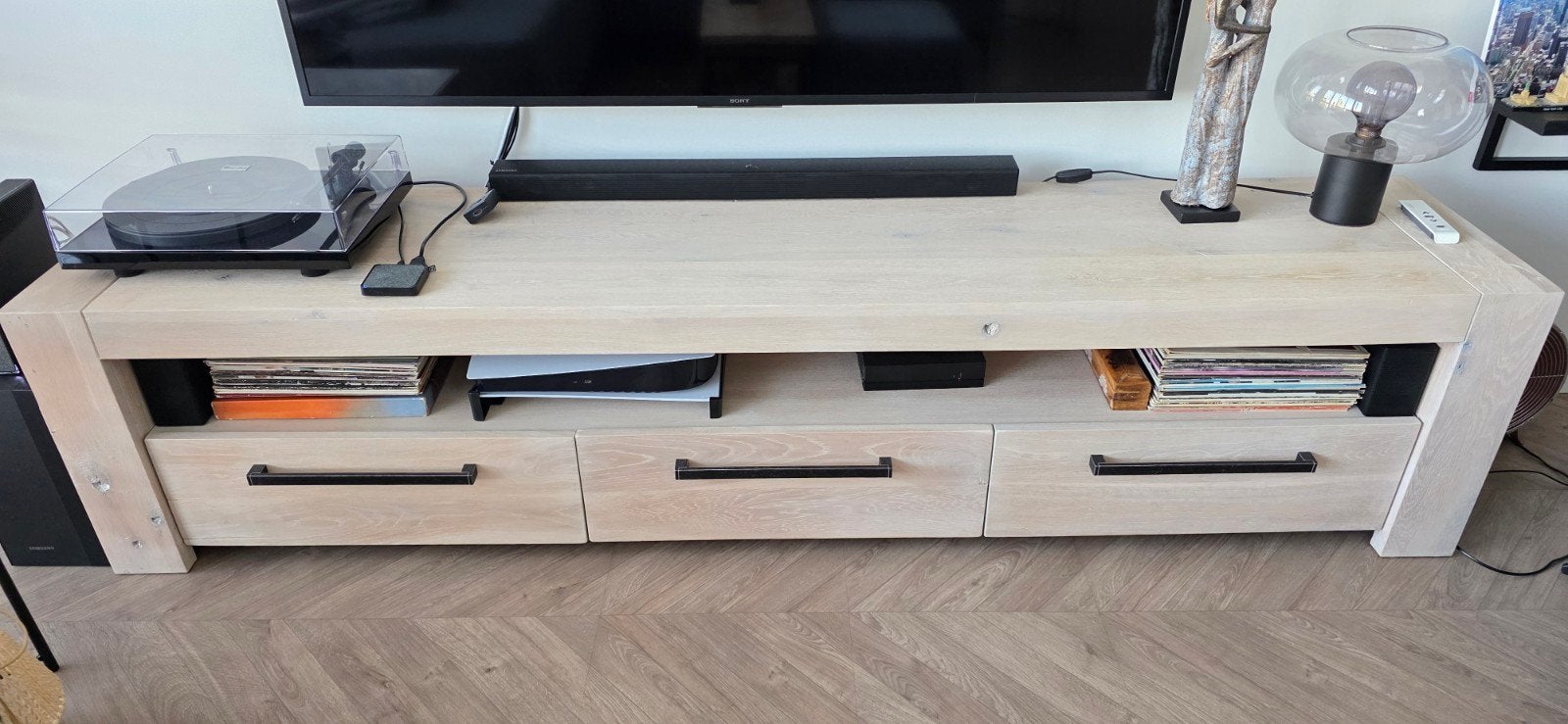 Mooie robuuste, zware, eikenhouten tv-dressoir, Ophalen, Eikenhout, Zo goed als nieuw, 200 cm of meer