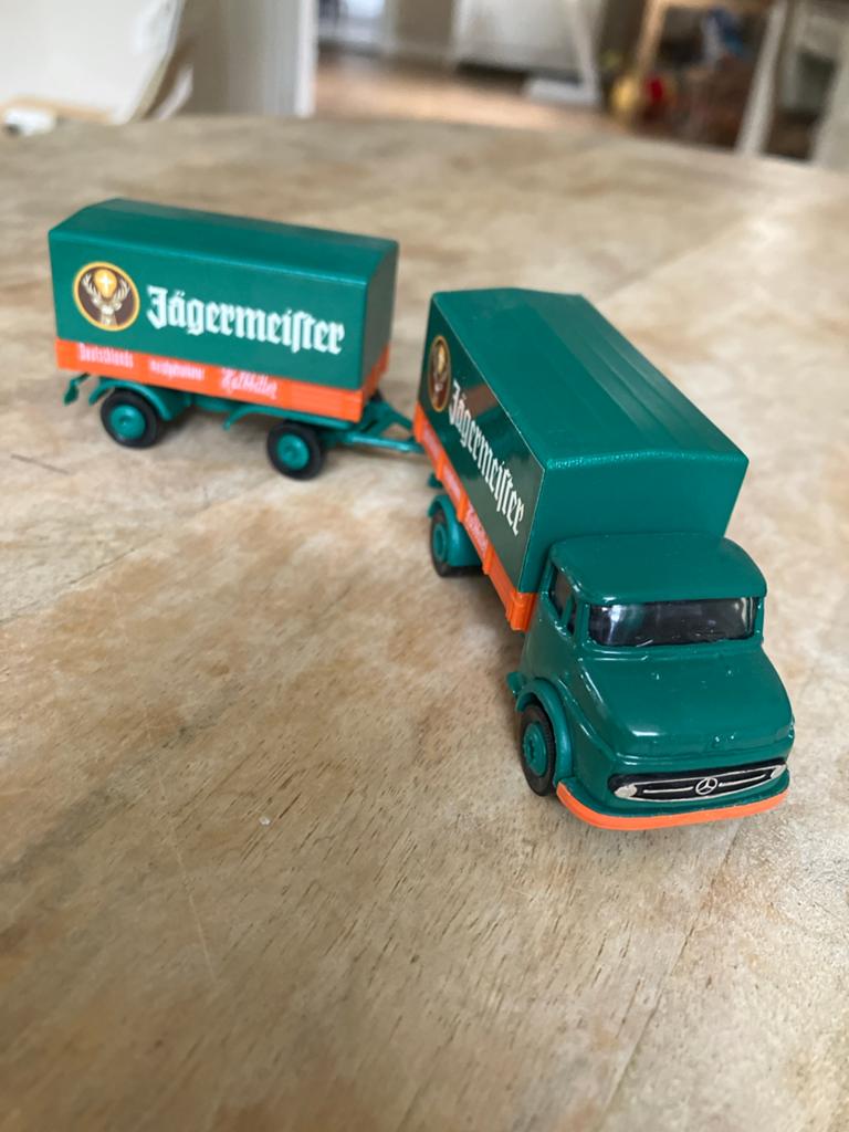 Jägermeister Vrachtwagen met Aanhanger Model, 1:50 of kleiner, Zo goed als nieuw, Truck, Ophalen