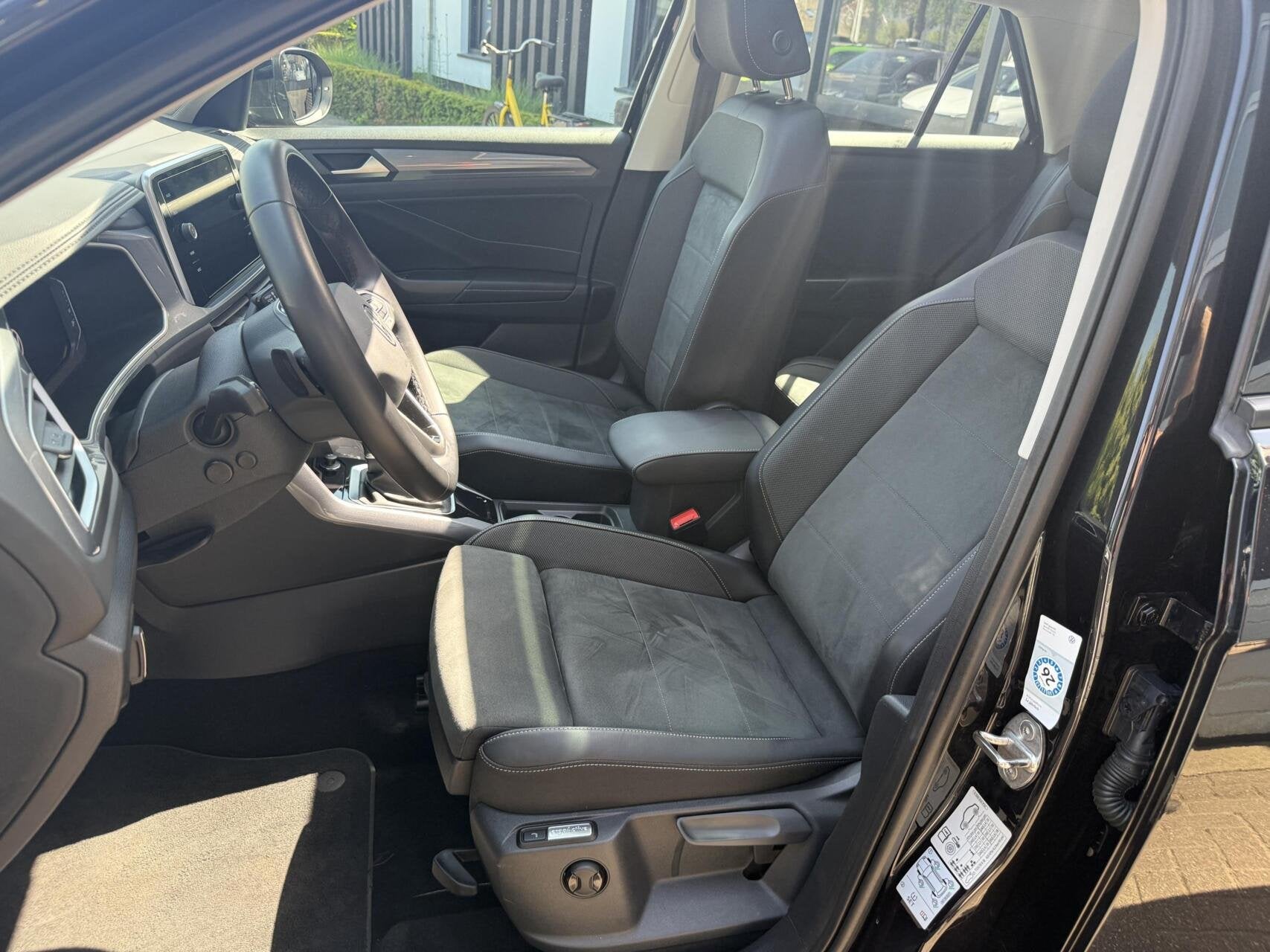Volkswagen T-Roc 1.5 TSI DSG SPORT TH/PANO/LED *ALL-IN PRIJS, Auto's, Volkswagen, 12 maanden, 1258 kg, 4 cilinders, Automatische klimaatregeling