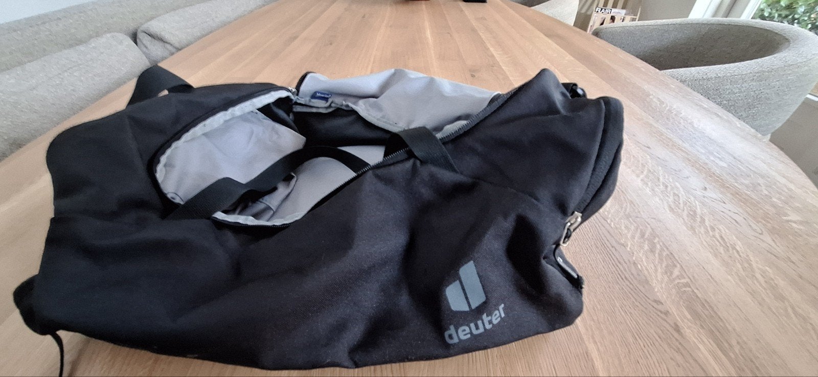 Deuter Reistas/Sporttas Zwart - Zo goed als nieuw, 30 cm of meer, Zwart, Ophalen of Verzenden, Zo goed als nieuw