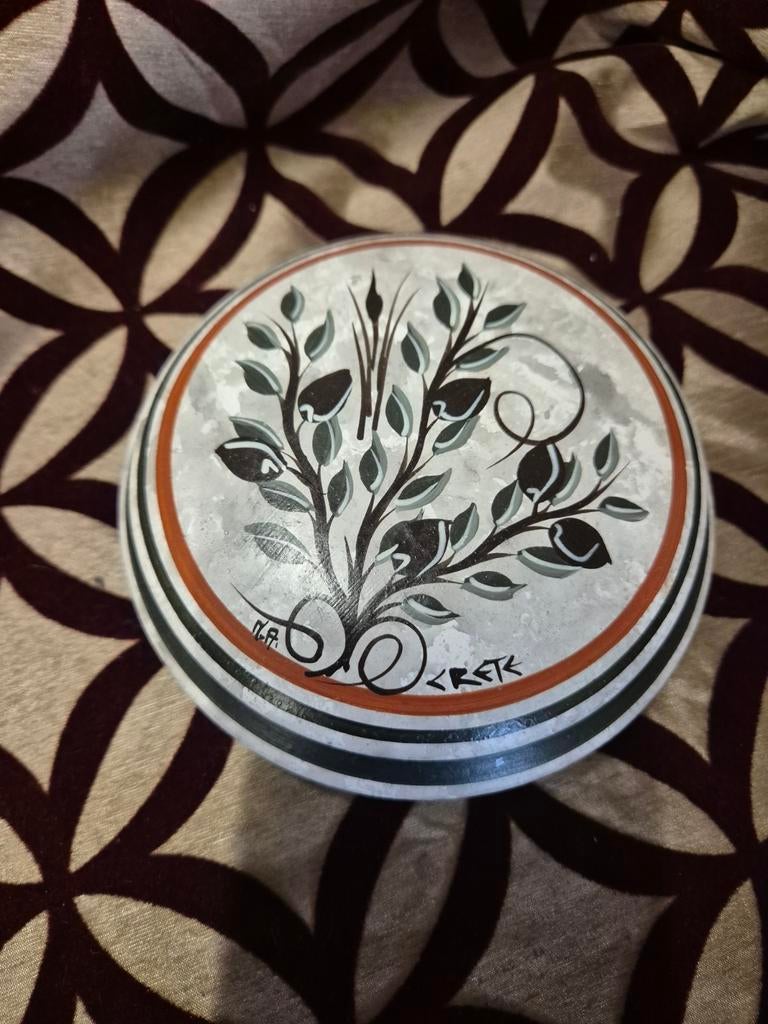 Decoratieve schaal met deksel - Kreta, Antiek en Kunst, Antiek | Keramiek en Aardewerk, Ophalen of Verzenden