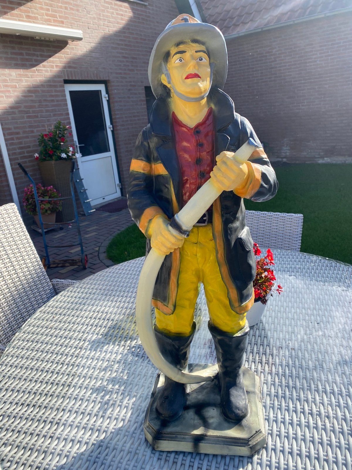 Grote brandweerman ( kunststof), Ophalen of Verzenden, Zo goed als nieuw, Mens