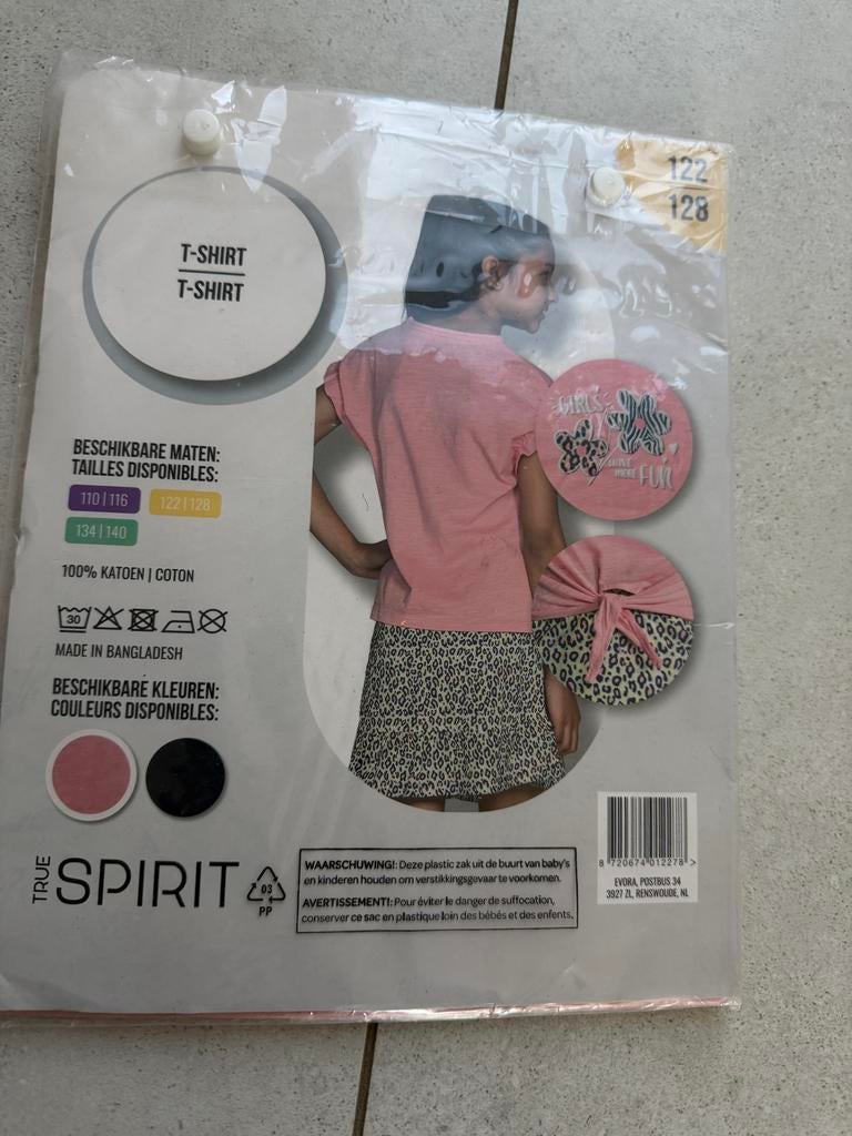 True Spirit T-shirt met luipaardprint broekje maat 122/128, Ophalen of Verzenden, Nieuw, Meisje, Setje