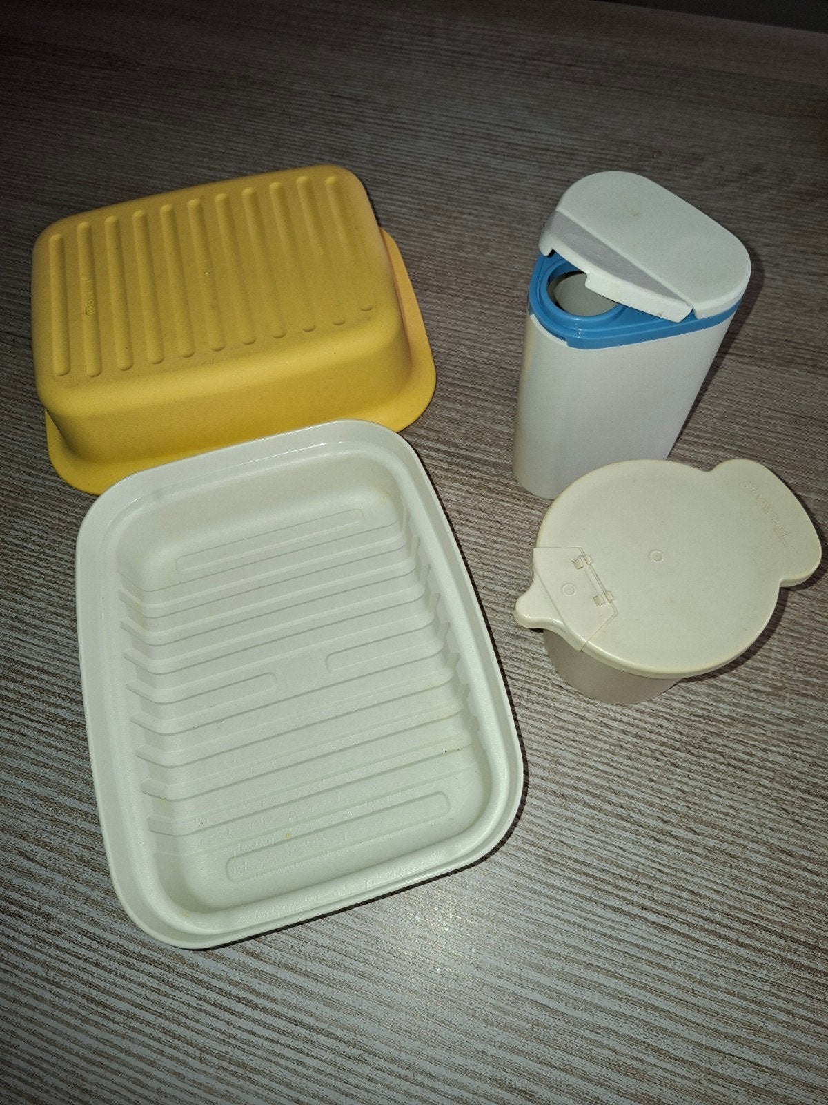 Tupperware set: brood of kaas , beker en bewaardoos, Overige kleuren, Overige typen, Ophalen of Verzenden, Zo goed als nieuw