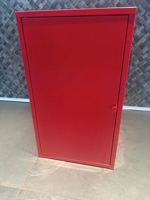 Rood metalen kastje IKEA Lixhult (35x35x60 cm), Huis en Inrichting, Kasten | Lockerkasten, Ophalen, Gebruikt
