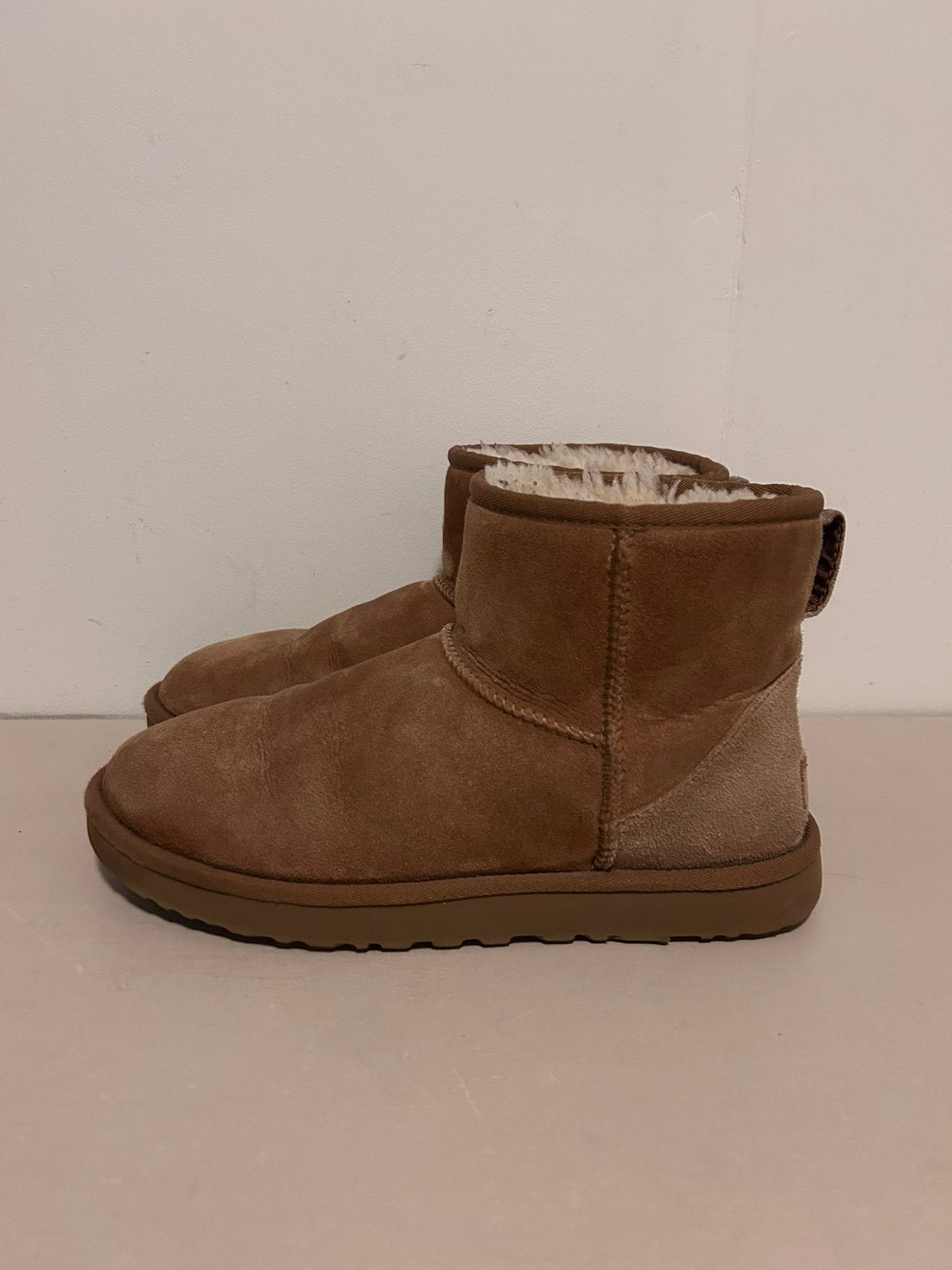 Prachtige UGGs classic mini maat 41, Kleding | Dames, Bruin, Lage of Enkellaarzen, Ophalen of Verzenden, Zo goed als nieuw