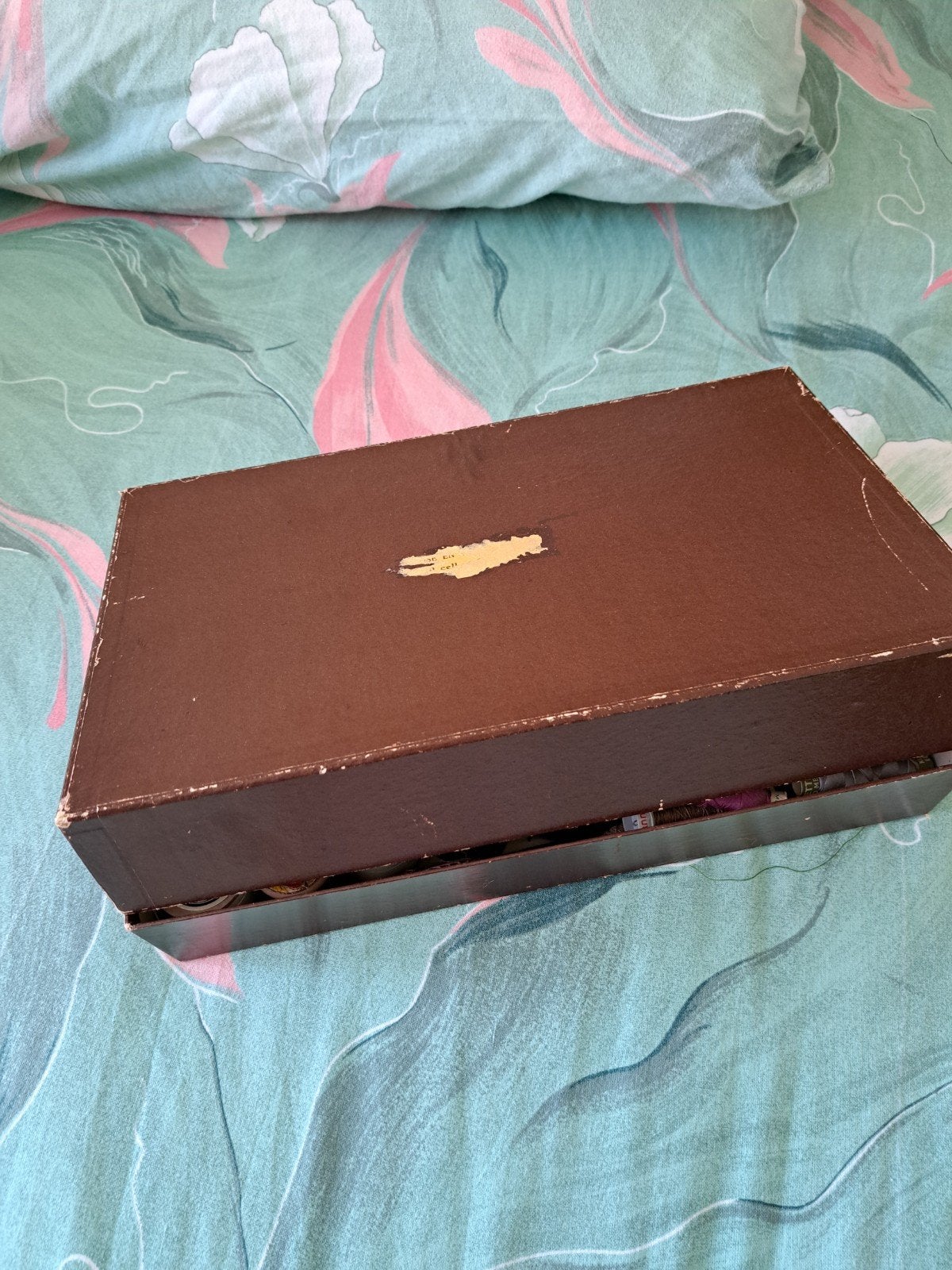 Vintage naaidoos met garen en fournituren, Ophalen