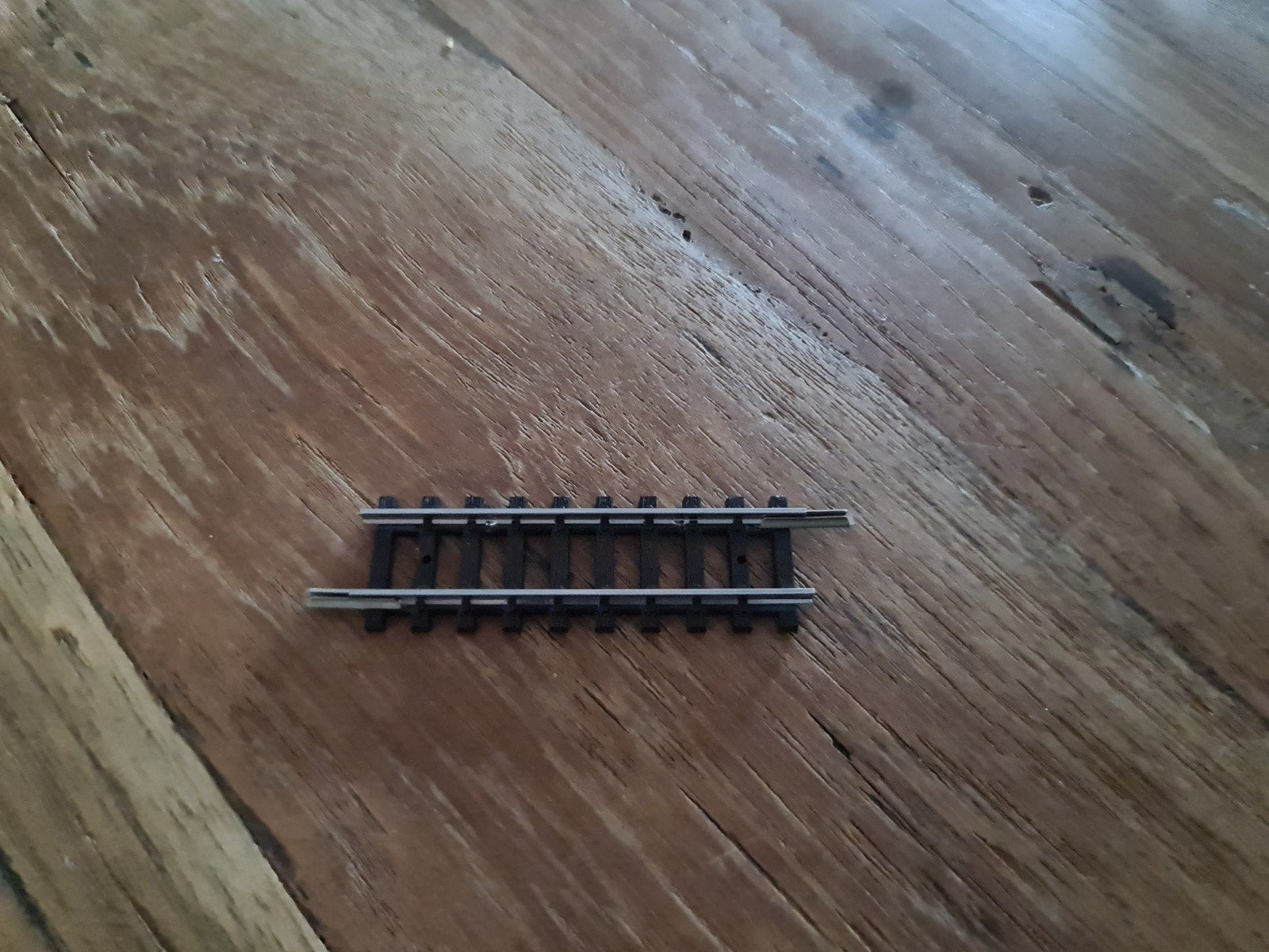 Minitrix N 4907 Rechte rail 50,0mm 1 stuks gebruikt, Hobby en Vrije tijd, Modeltreinen | N-Spoor, Gebruikt, Gelijkstroom, Trix