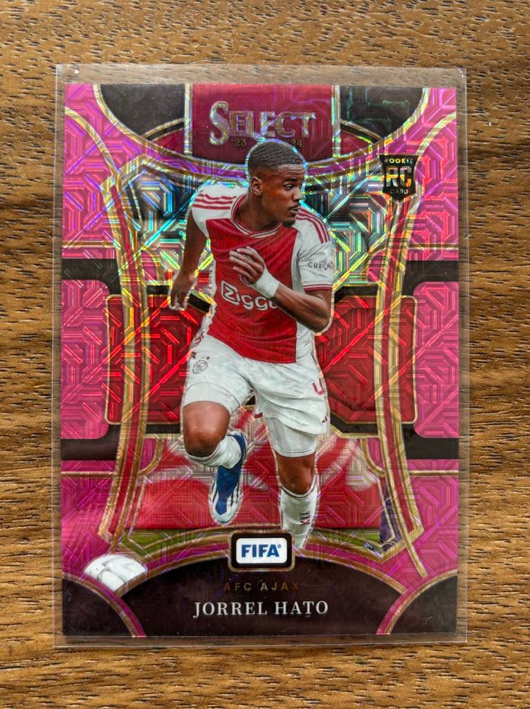 Jorrel Hato Panini Prizm Mezzanine Rookie Kaart Ajax /199, Ophalen of Verzenden, Nieuw, Ajax, Spelerskaart