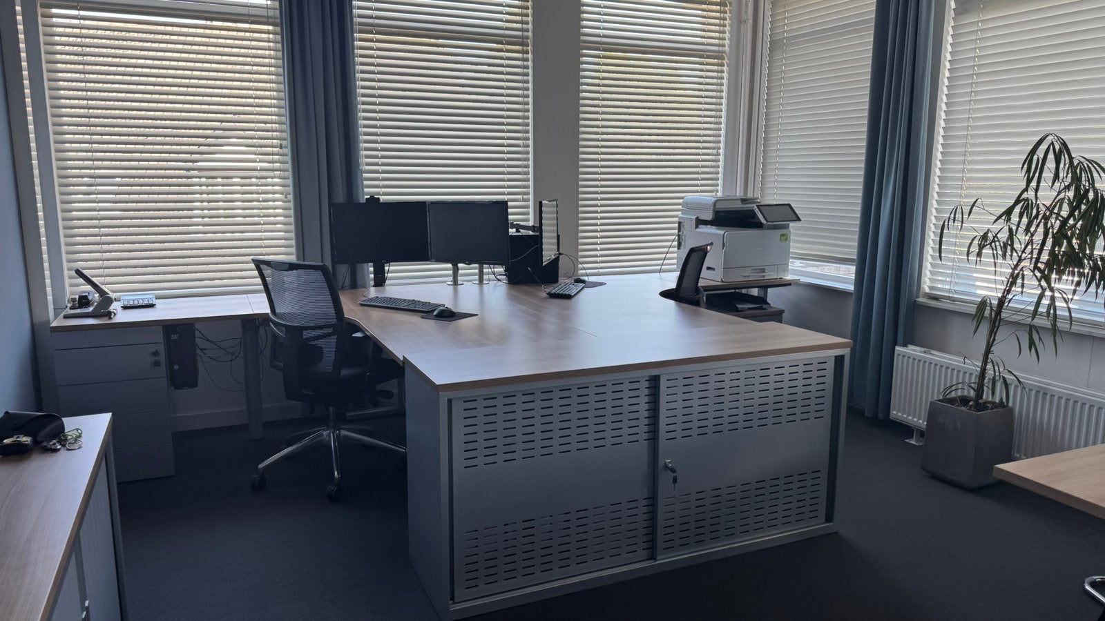 2x Complete werkplekken met opbergkast, Ophalen, Gebruikt, Overige merken, Hoekbureau