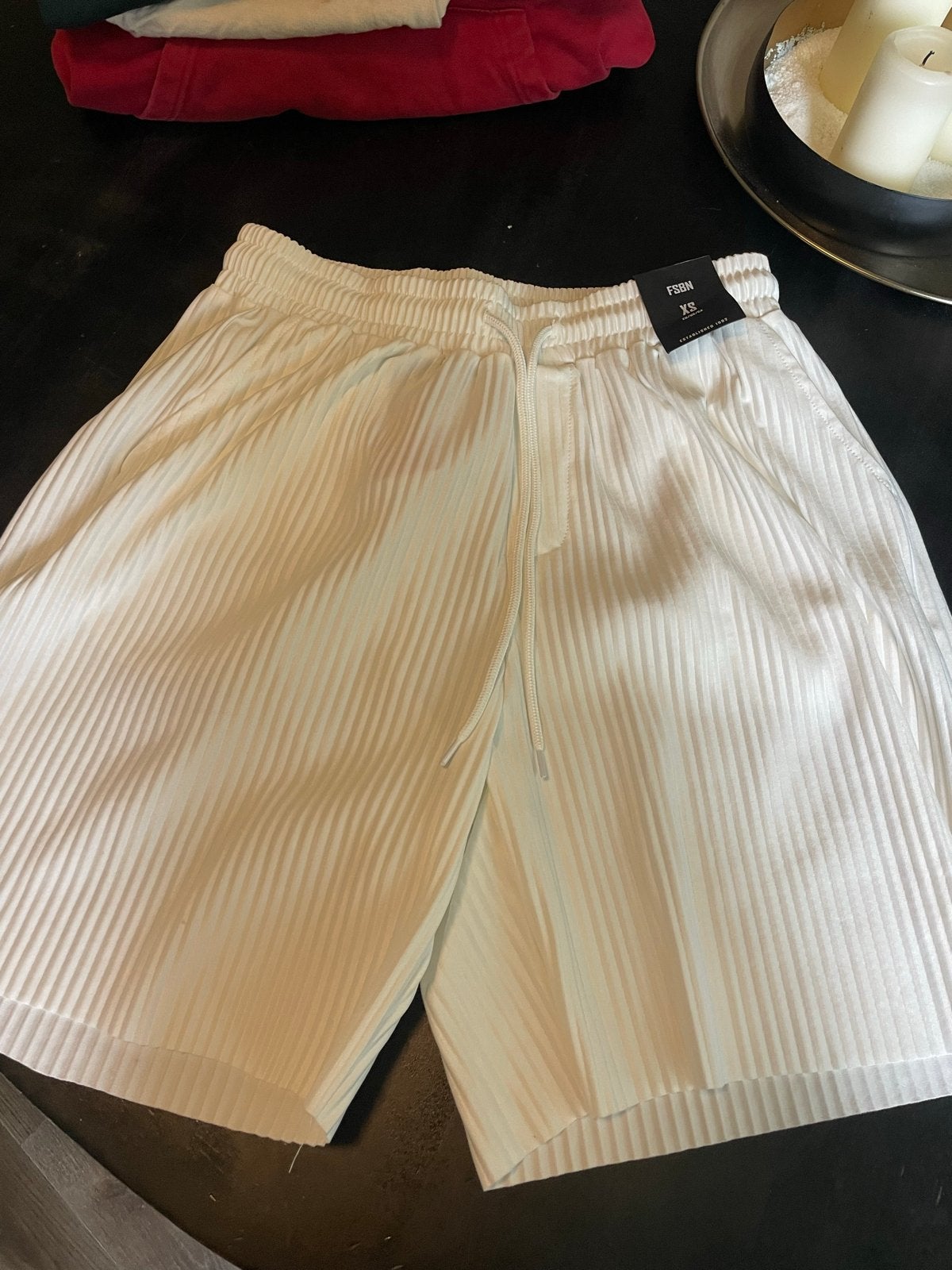 Witte geplooide shorts - Maat M, Ophalen of Verzenden, Nieuw, Maat 48/50 (M), Wit