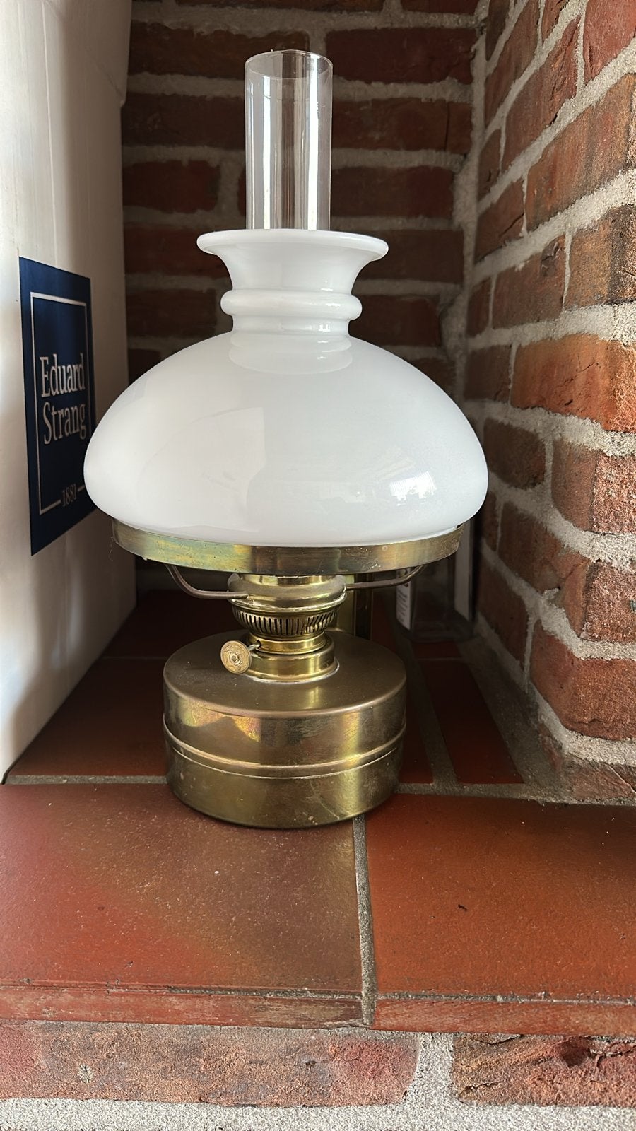 Antieke olielamp met messing voet en opalen kap, Antiek en Kunst, Ophalen