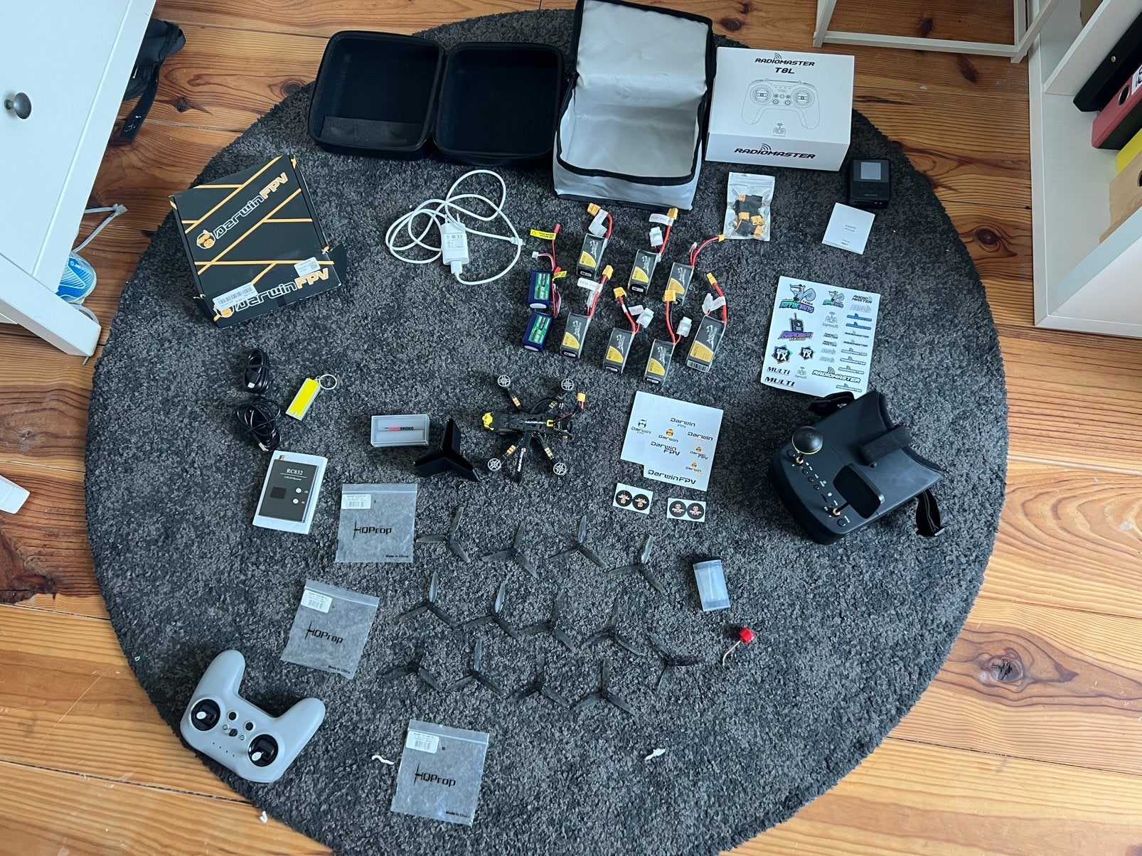 DEAL! COMPLETE FPV SET – DRONE + BRIL + RADIO + BATTERIJEN, Ophalen of Verzenden, Zo goed als nieuw