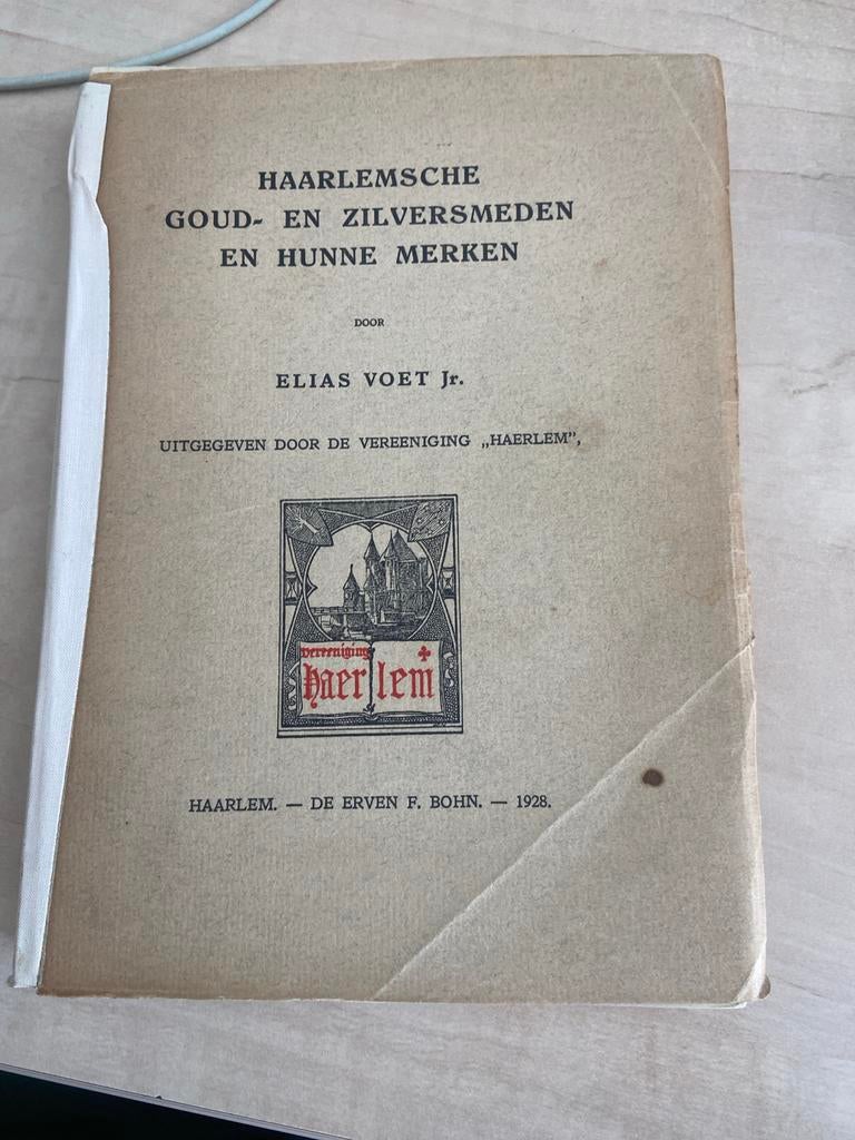 Haarlemsche Goud- en Zilversmeden en Hunne Merken - 1928, Ophalen of Verzenden, Gelezen, Catalogus