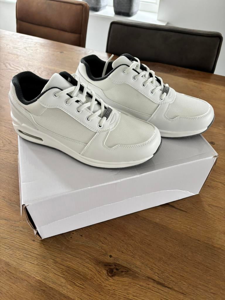 Werksneakers wit ongedragen/nieuw maat 42, Wit, Nieuw, Ophalen of Verzenden, Werkschoenen