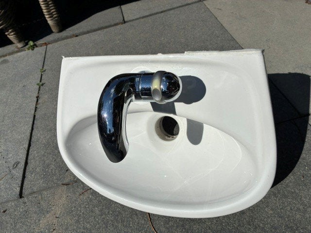 wasbakje voor in toilet, Ophalen, Gebruikt, Steen, Wastafel