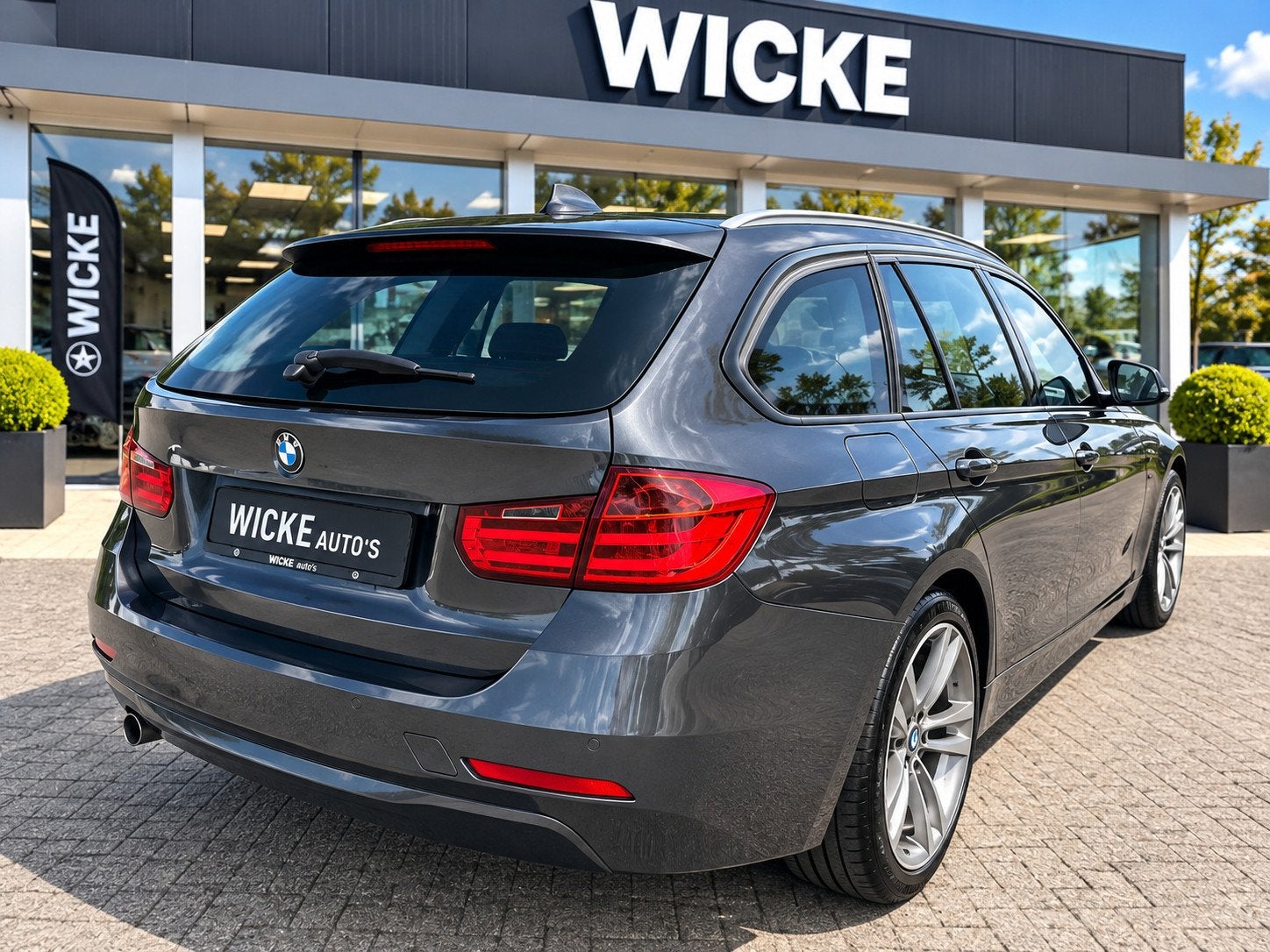 BMW 3-serie Touring 320i High Executive Aut HUD Leder Led PD, Automaat, Achterwielaandrijving, Gebruikt, 4 cilinders