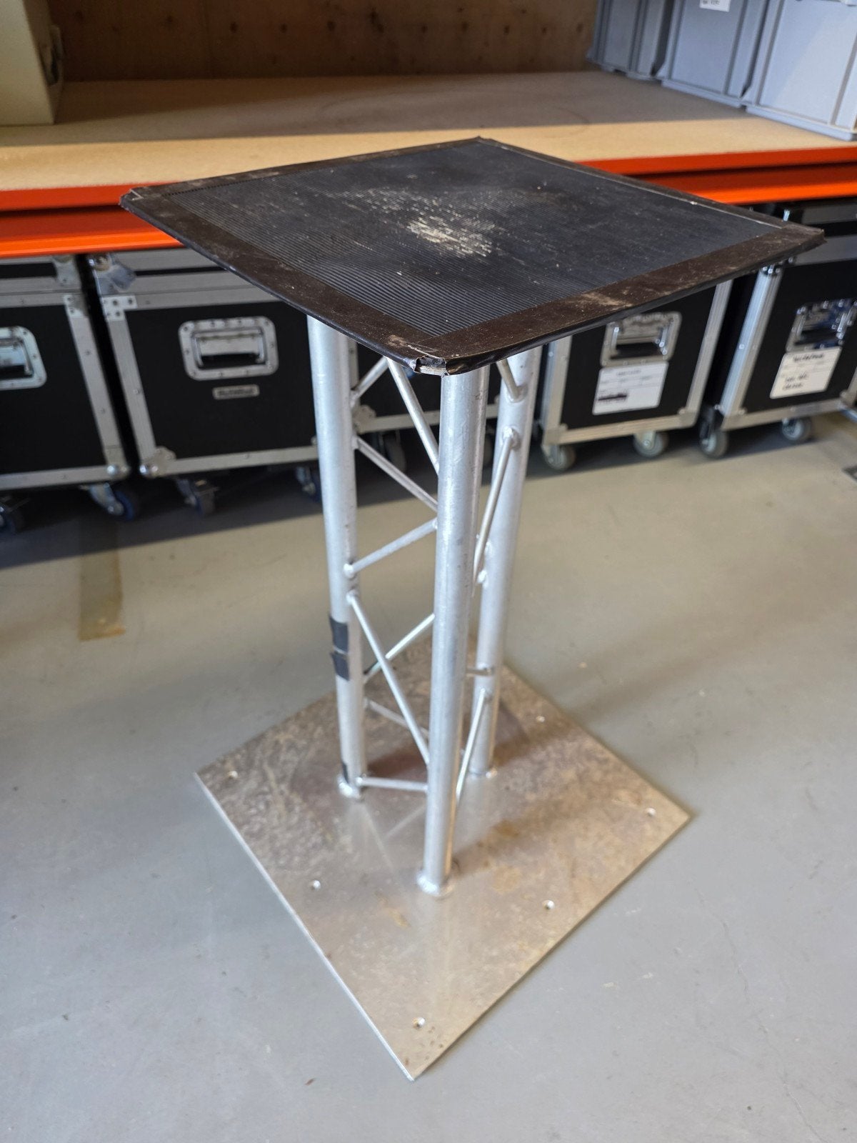 2 truss tafels, Ophalen