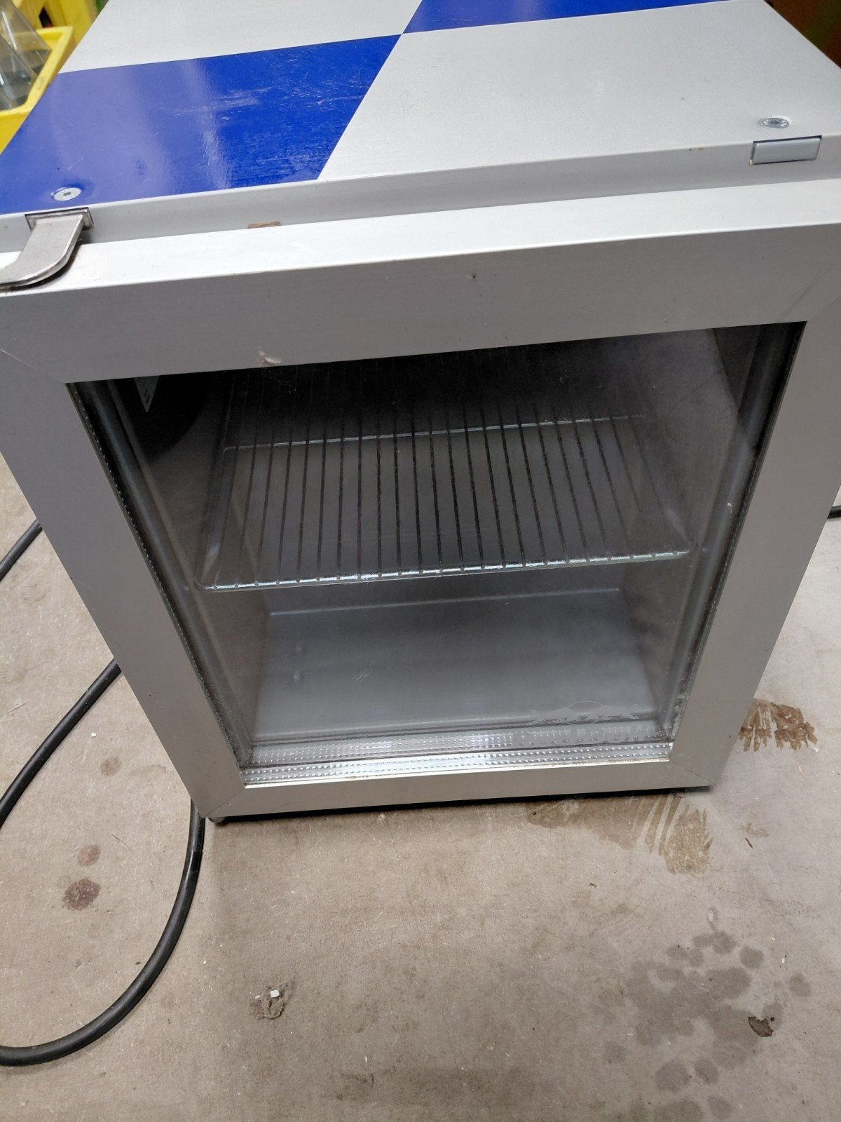 Red Bull mini koelkast voor 24 blikjes, Ophalen, Zonder vriesvak, Minder dan 45 cm, Minder dan 85 cm
