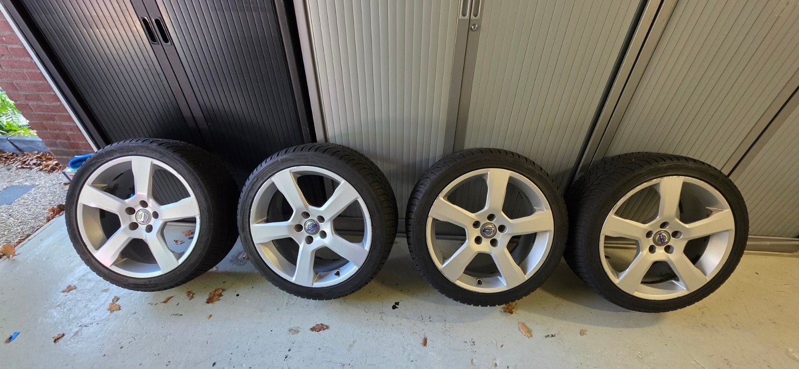 Volvo 18 inch "cratus" velgen met winterbanden, Auto-onderdelen, Ophalen, 18 inch, Banden en Velgen, Winterbanden