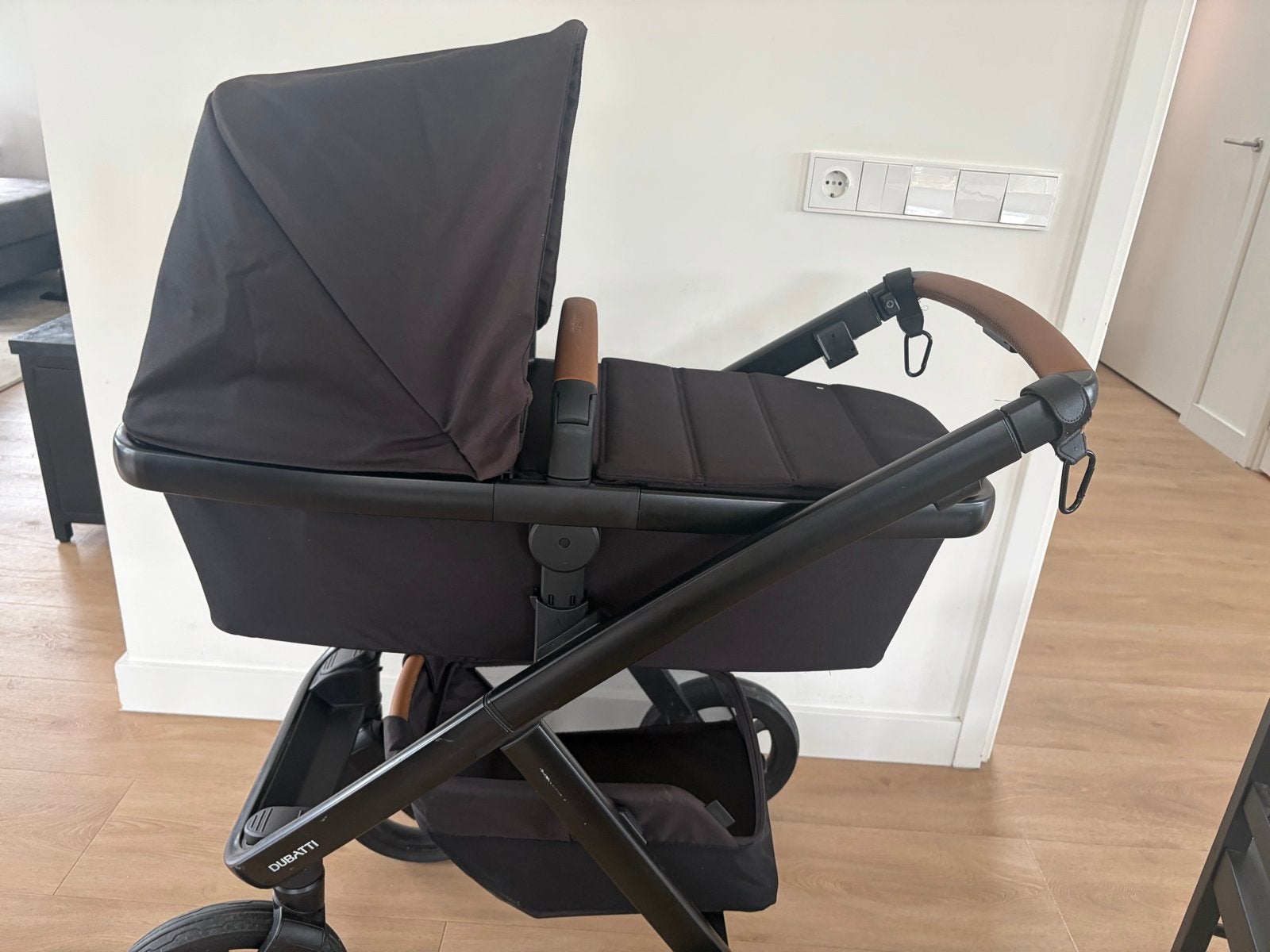 Dubatti Two kinderwagen met reiswieg en accessoires, Zo goed als nieuw, Combiwagen, Met reiswieg, Ophalen
