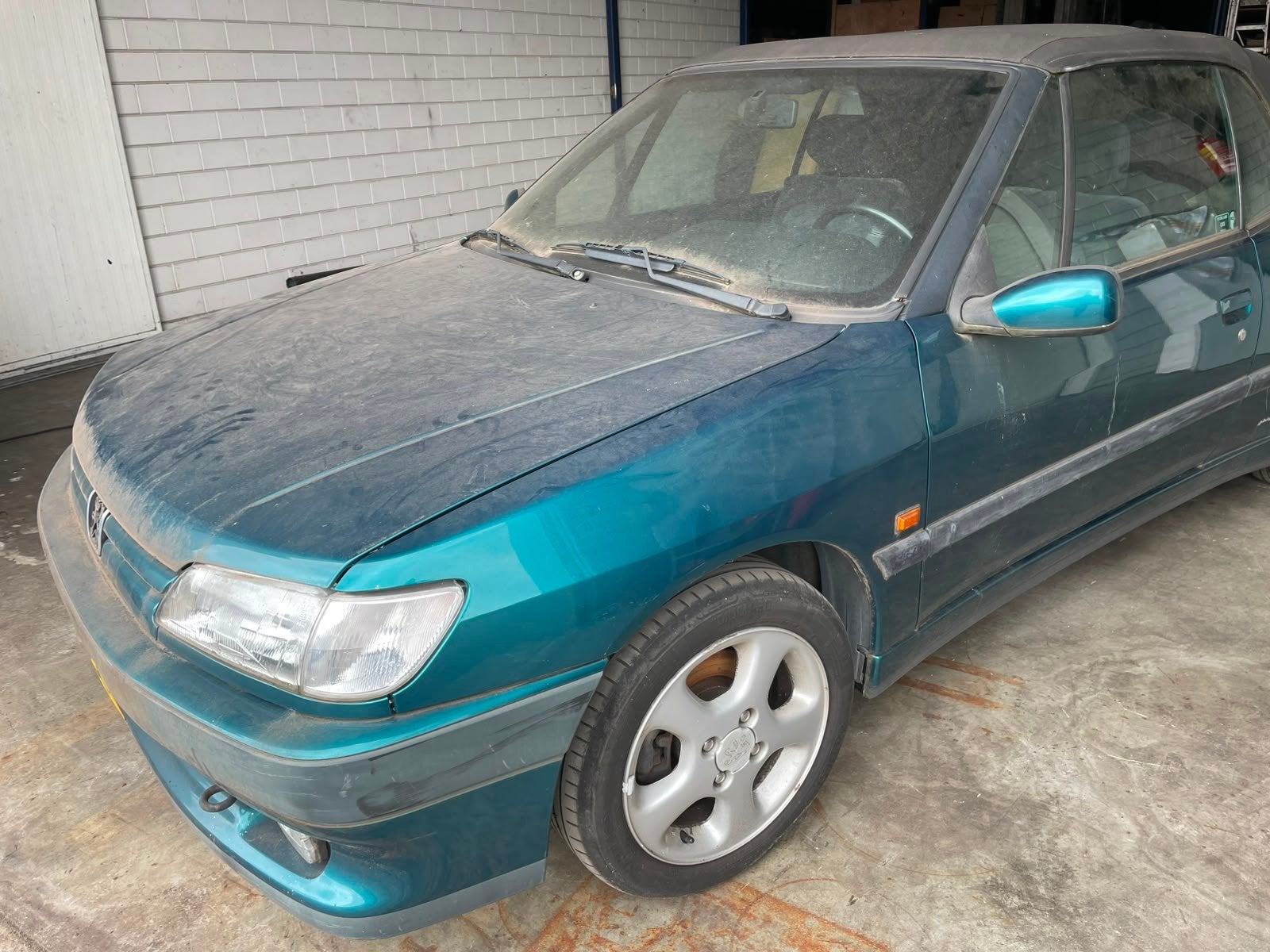 Peugeot 306 Cabriolet 2.0 Schuurvondst (bj 1994), Voorwielaandrijving, 1998 cc, Stof, Zwart