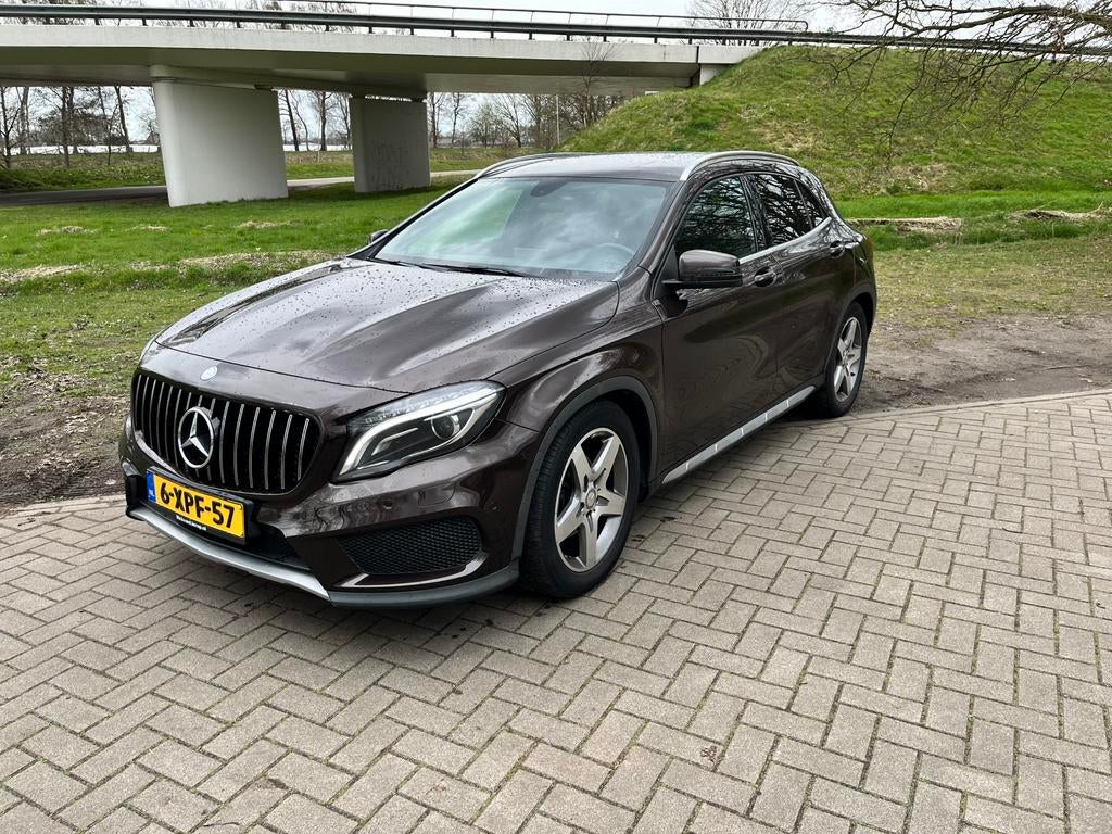 Mercedes-Benz GLA 200 CDI 136pk 2014 Bruin, Auto's, Mercedes-Benz, Voorwielaandrijving, Parkeersensor, 136 pk, Zwart