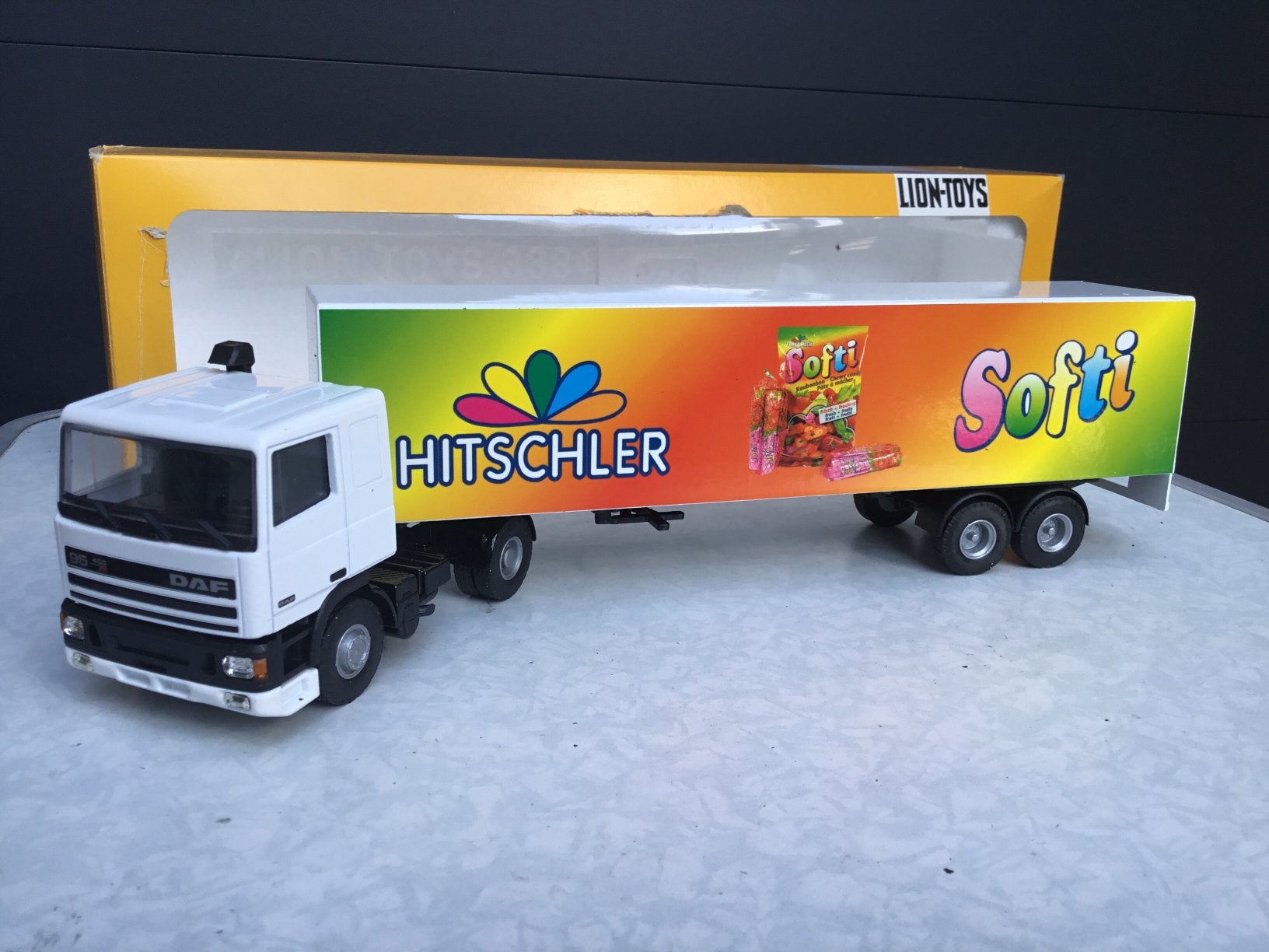Lion  Car Daf 95 / 400 Hitschler Benelux Sliedrecht in ovp, Ophalen of Verzenden, Zo goed als nieuw, Bus of Vrachtwagen, Lion Toys