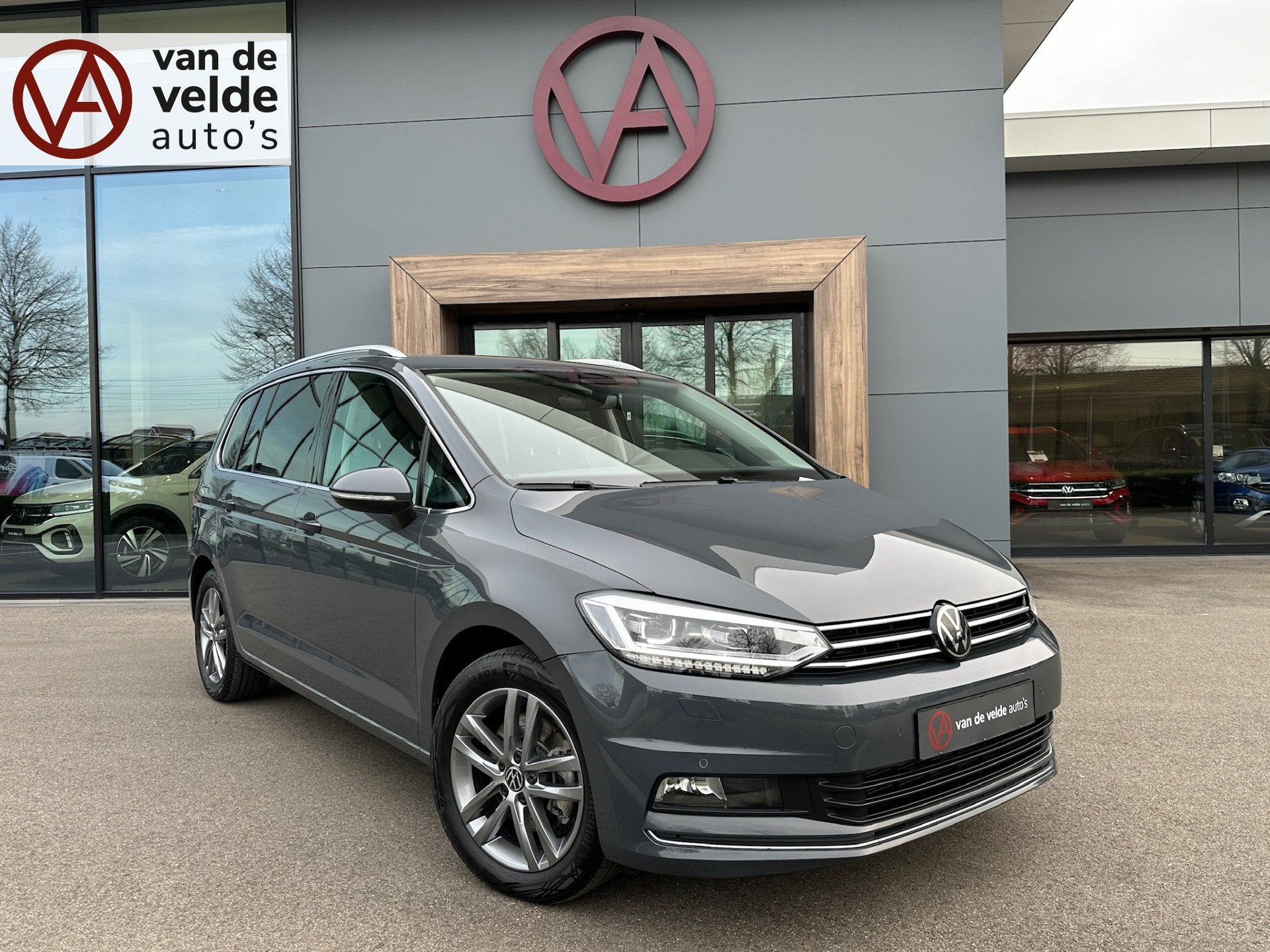 Volkswagen Touran 1.5 TSI 150pk DSG Highline 7-persoons | Do, Auto's, 12 maanden, 15 km/l, Zwart, 4 cilinders