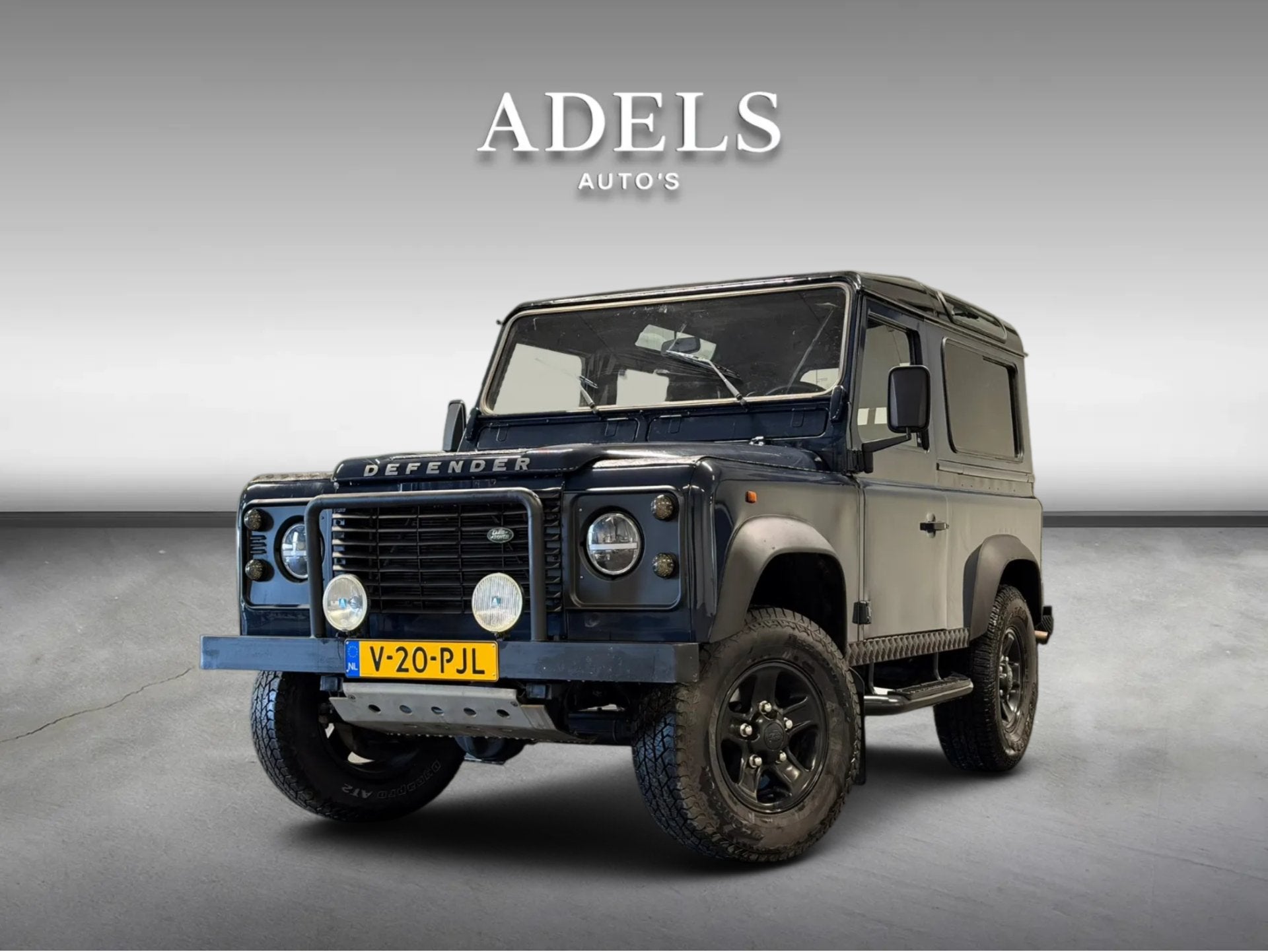 Land Rover Defender 2.0 MPI 90 Grijskenteken ex. Carabinieri, Auto's, 1994 cc, 136 pk, Zwart, Blauw