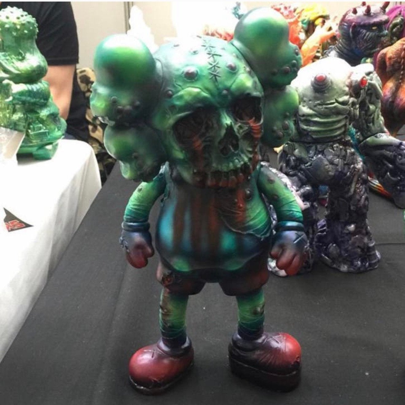 Custom made BOOTLEG KAWS X PUSHEAD Companion - Kaijumonster, Ophalen of Verzenden, Nieuw