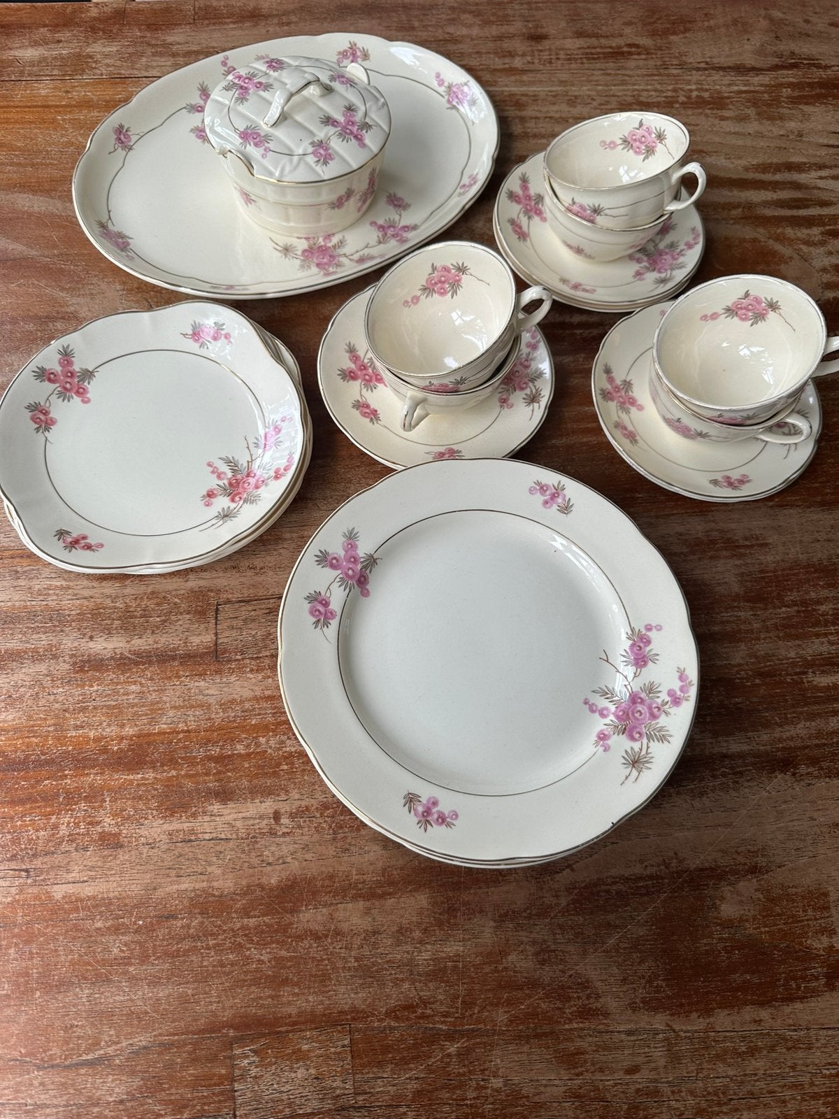 Roze bloemetjes servies Koninklijke plateelbakkerij Gouda, Antiek en Kunst, Ophalen