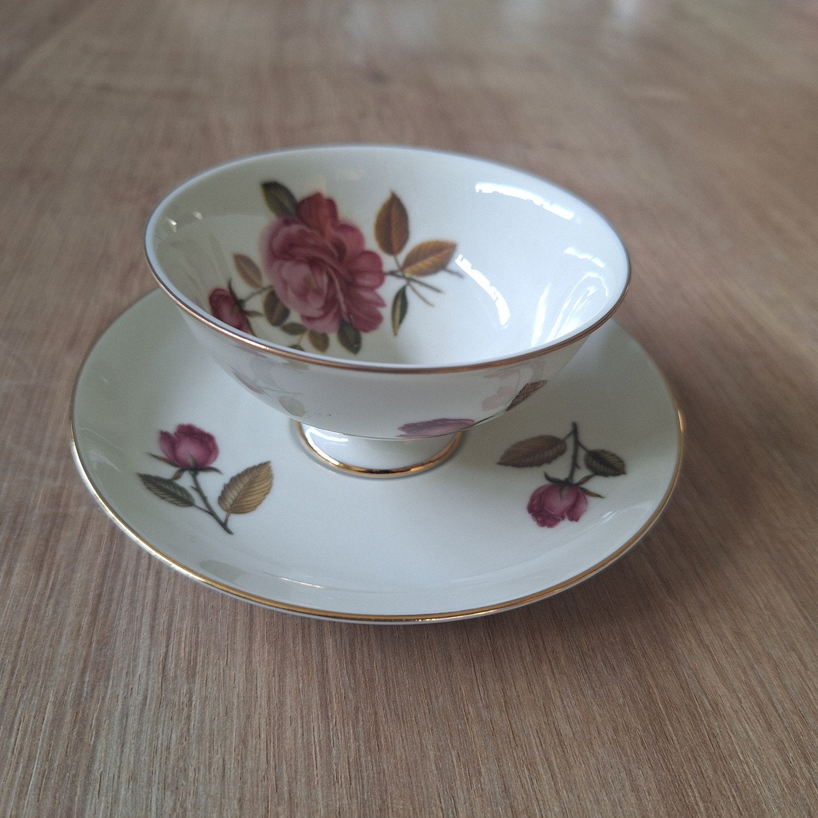 Vintage porseleinen kop en schotel met rozen decor, Ophalen of Verzenden