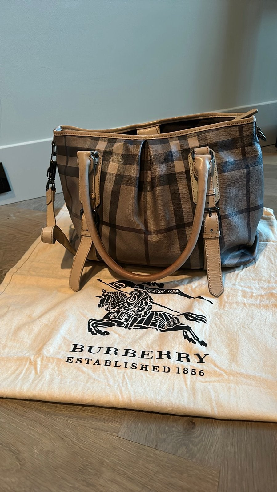 Burberry Handtas - Klassiek Ruitpatroon, Ophalen of Verzenden, Zo goed als nieuw, Bruin, Handtas