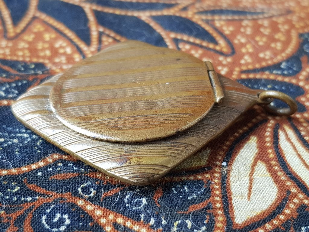 Mooie antieke Engelse hanger van koper met een spiegel 5 cm., Antiek en Kunst, Antiek | Woonaccessoires, Ophalen of Verzenden