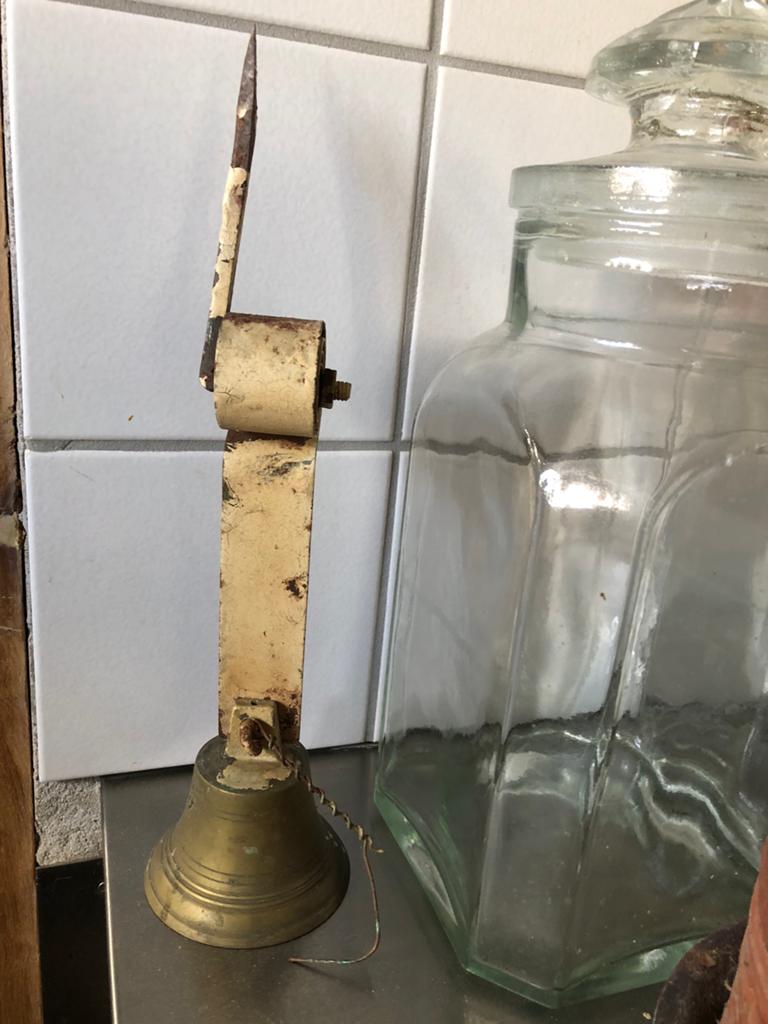 Antiek bronzen deurklingel. Mooie klankkleur., Ophalen, Brons